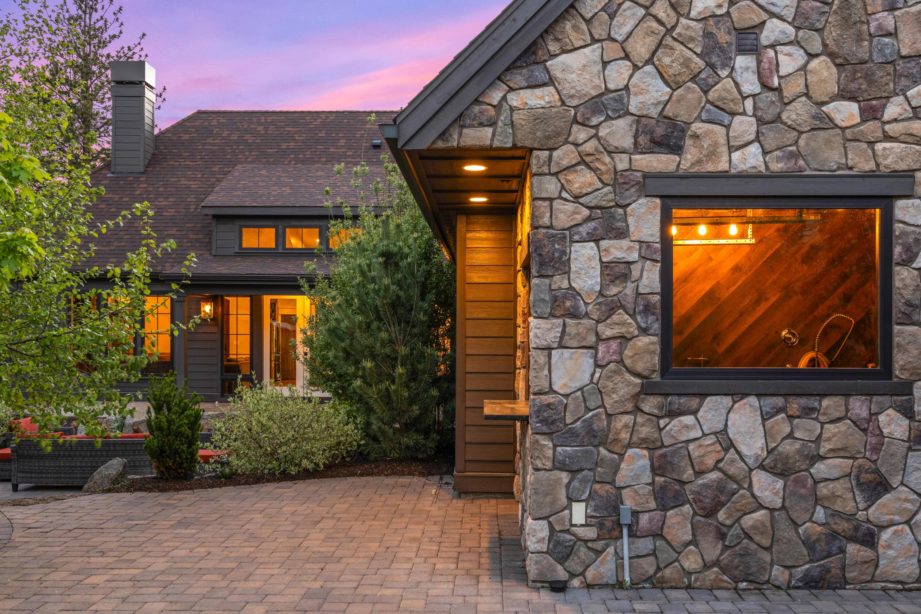 61016 SE Light Peak Drive