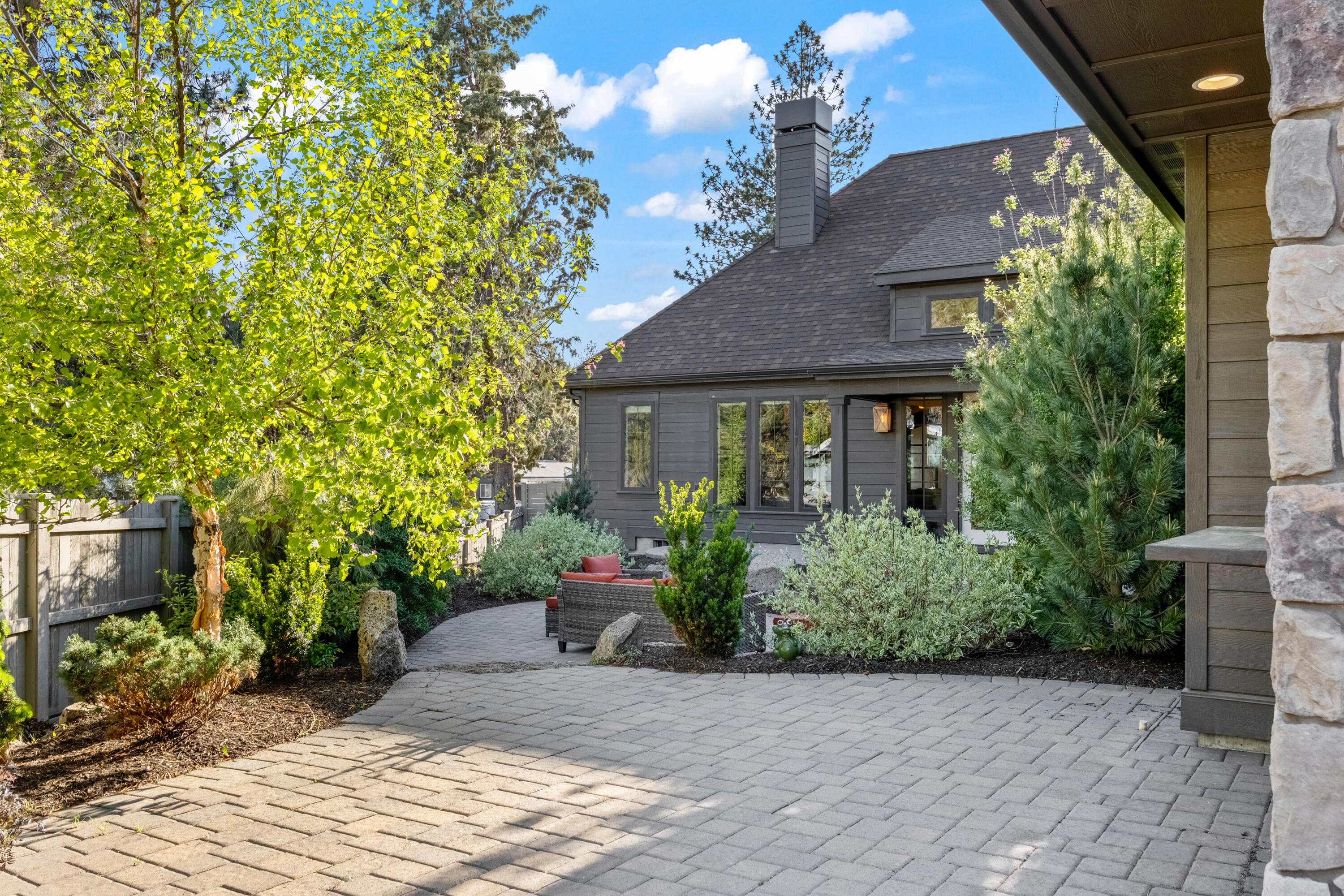 61016 SE Light Peak Drive