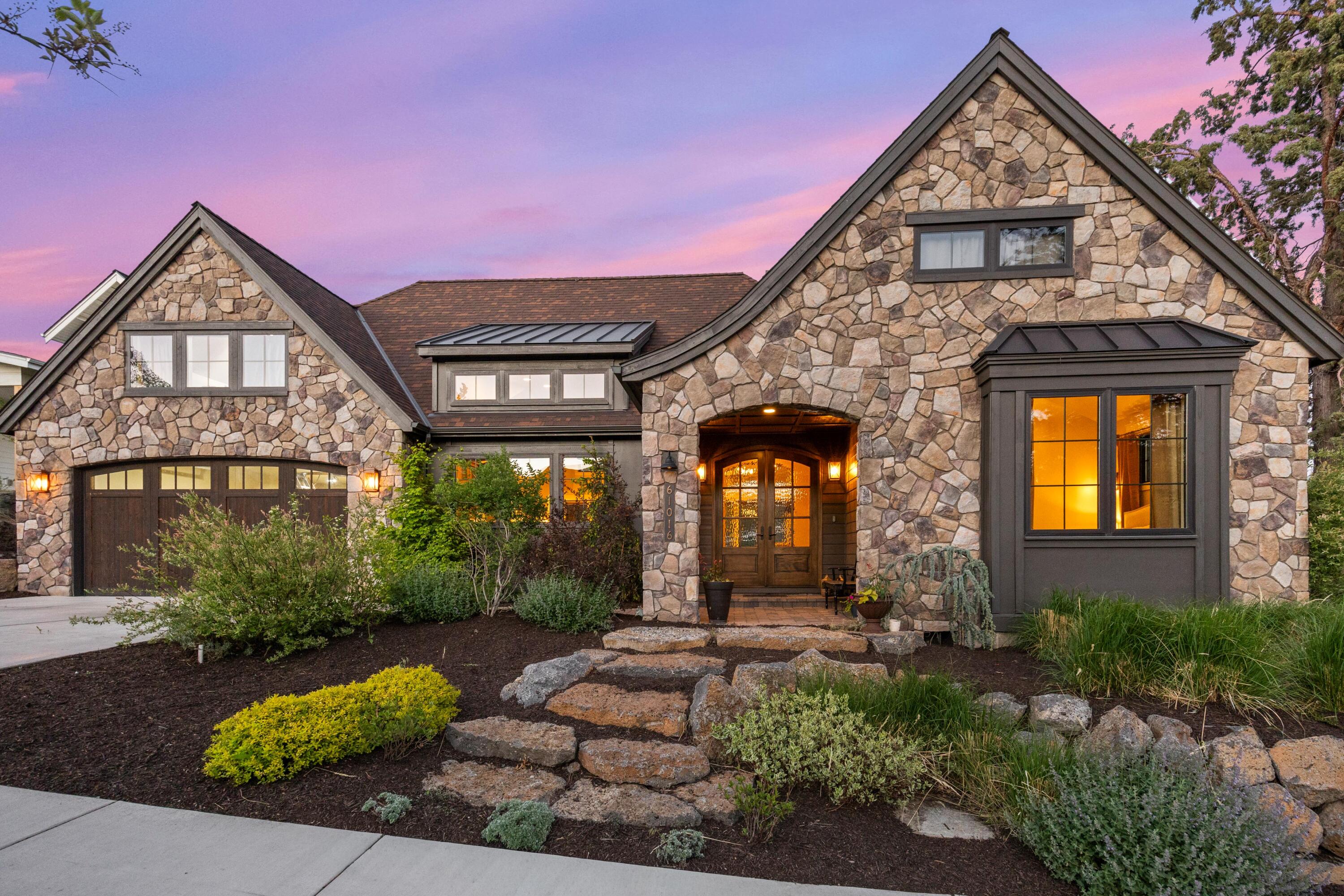 61016 SE Light Peak Drive