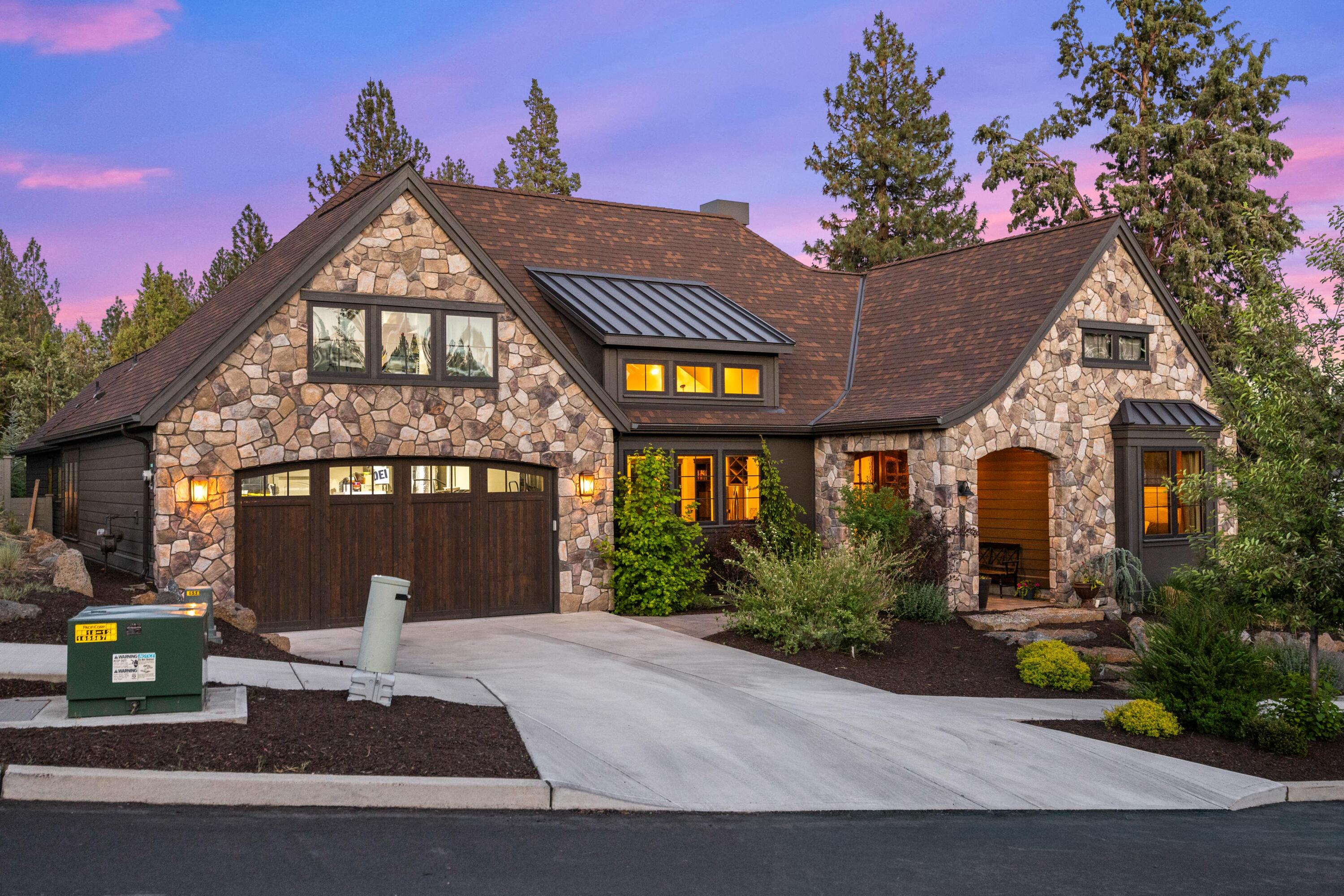 61016 SE Light Peak Drive