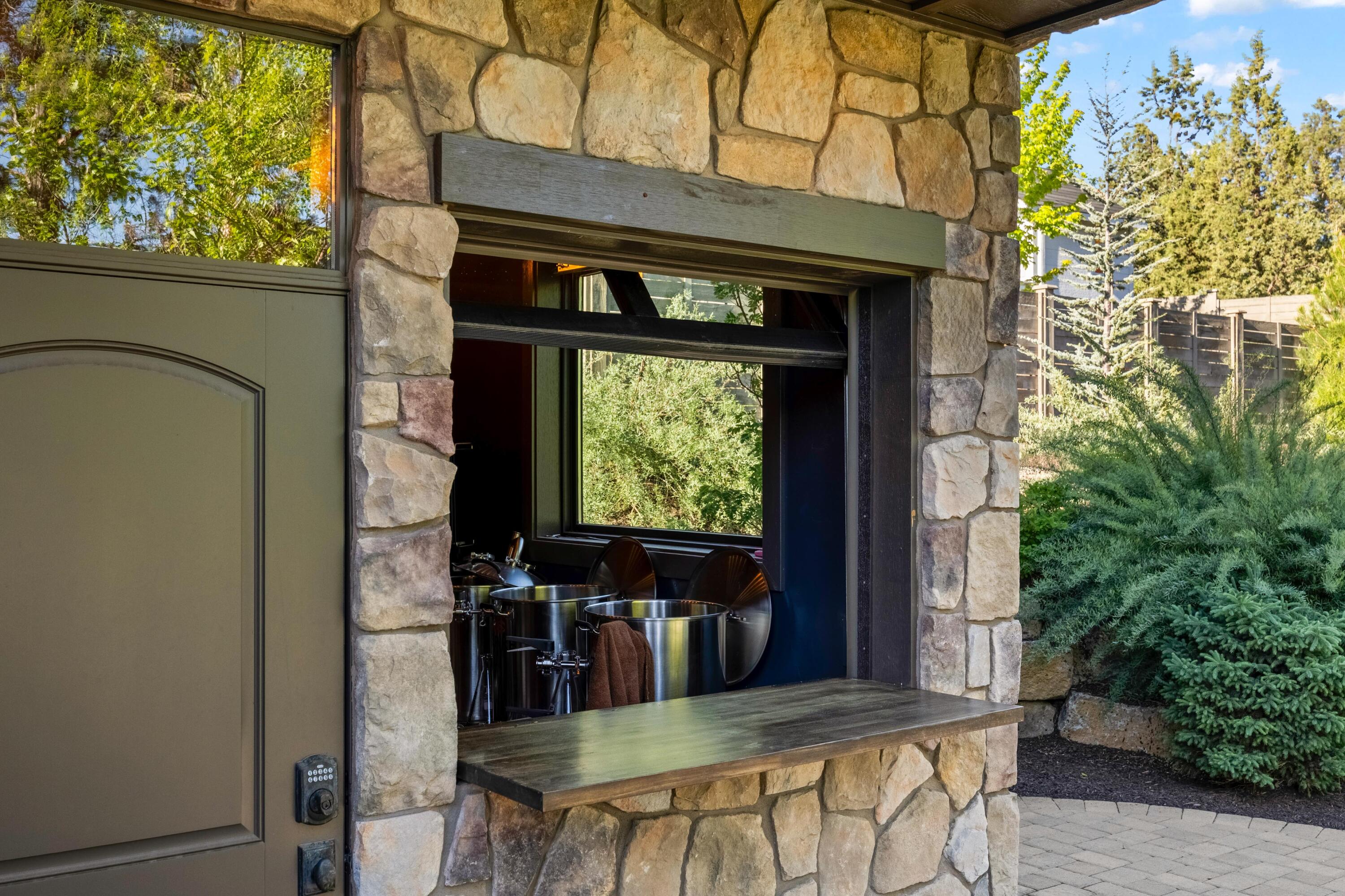 61016 SE Light Peak Drive