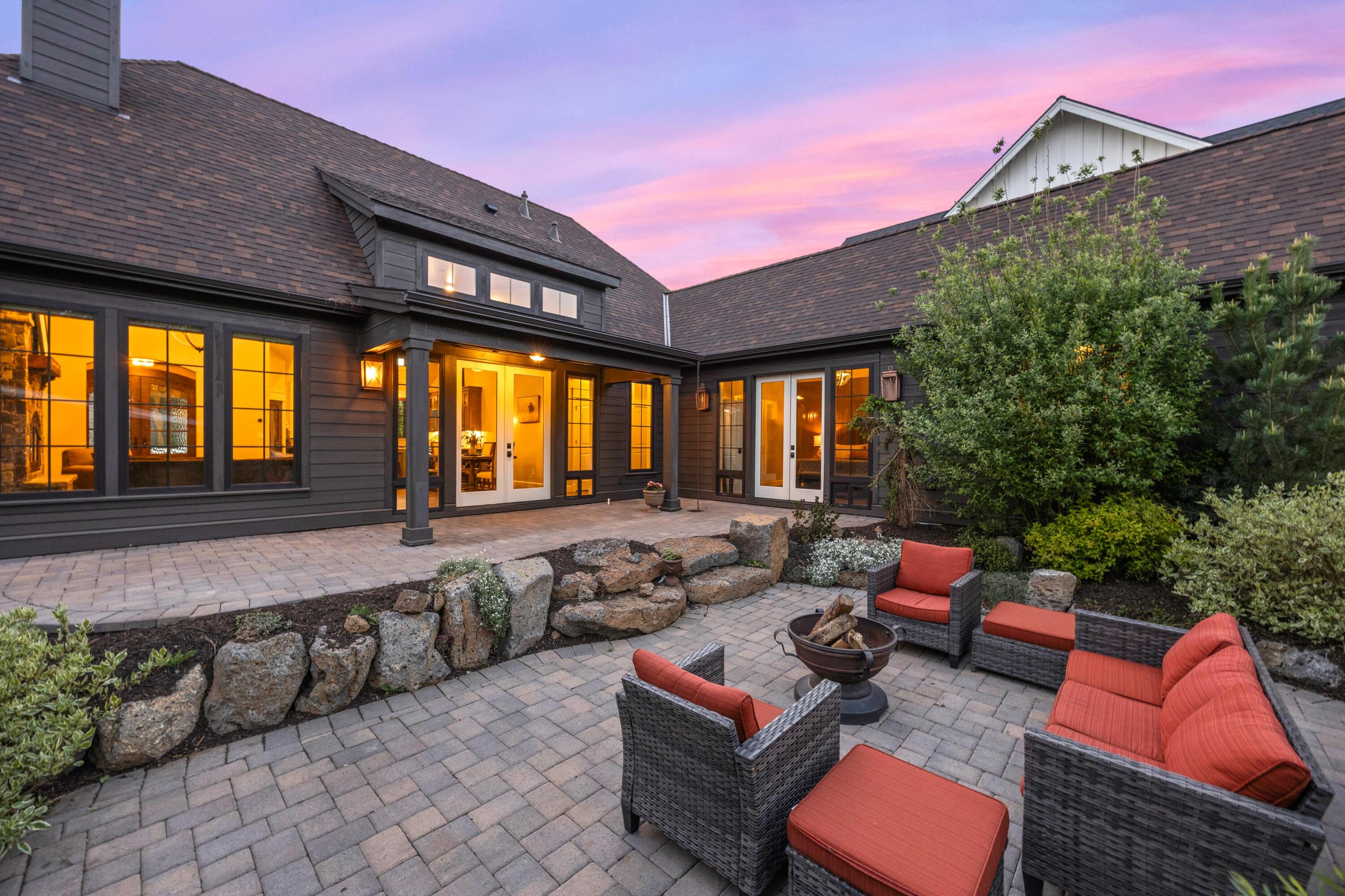 61016 SE Light Peak Drive