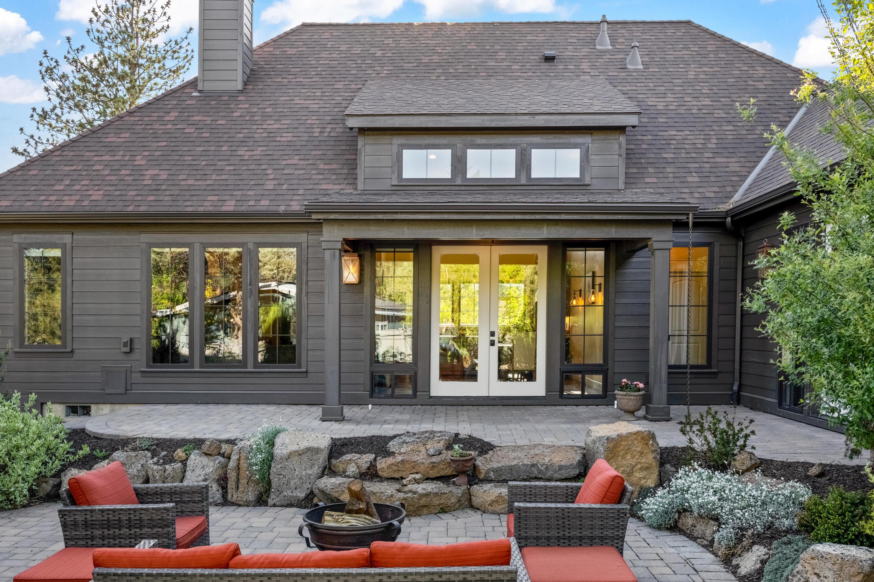 61016 SE Light Peak Drive