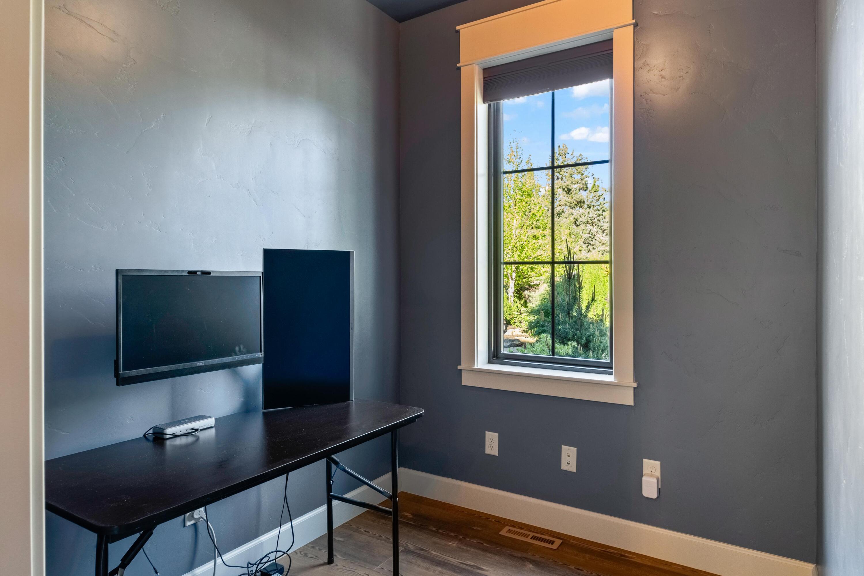 61016 SE Light Peak Drive