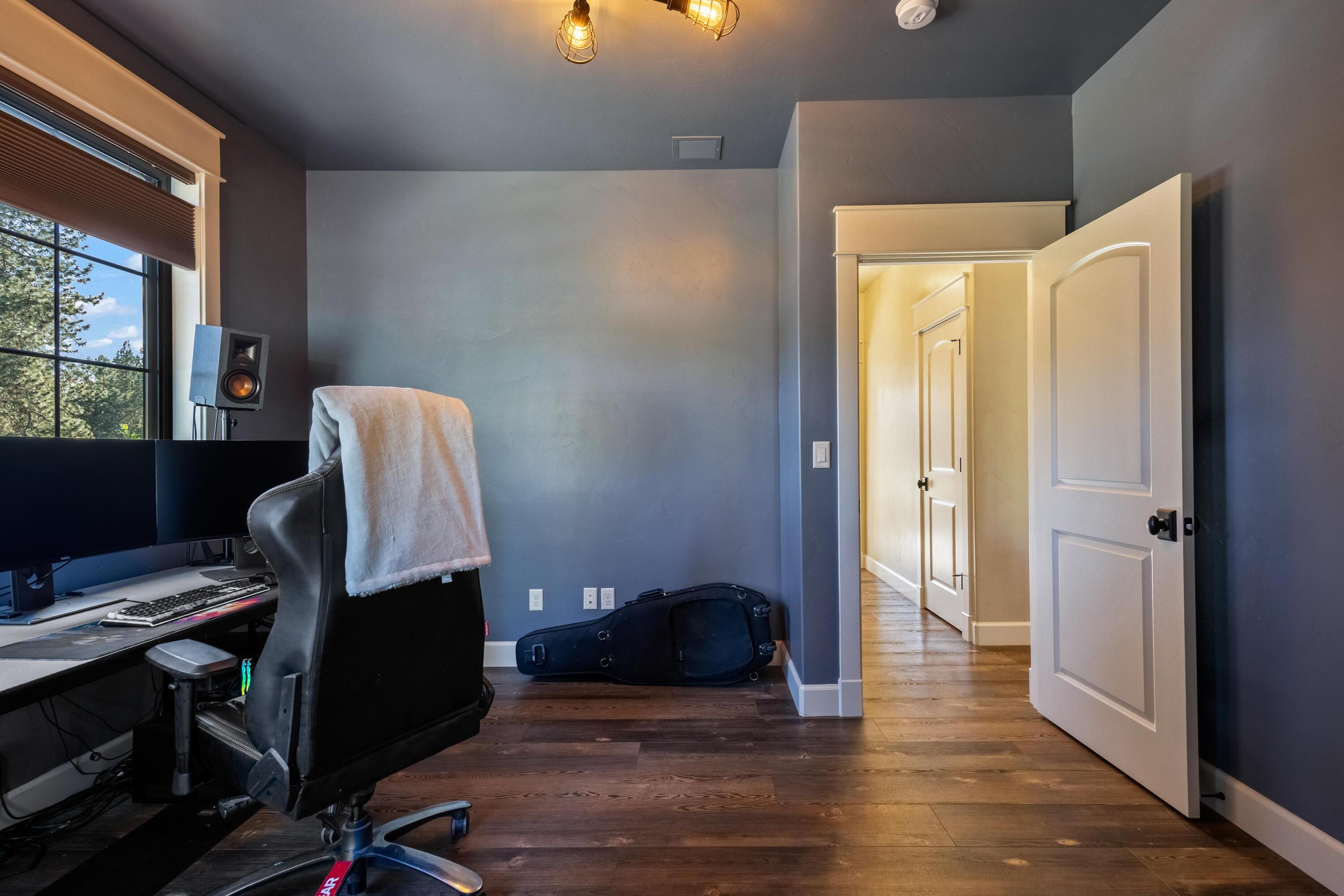 61016 SE Light Peak Drive