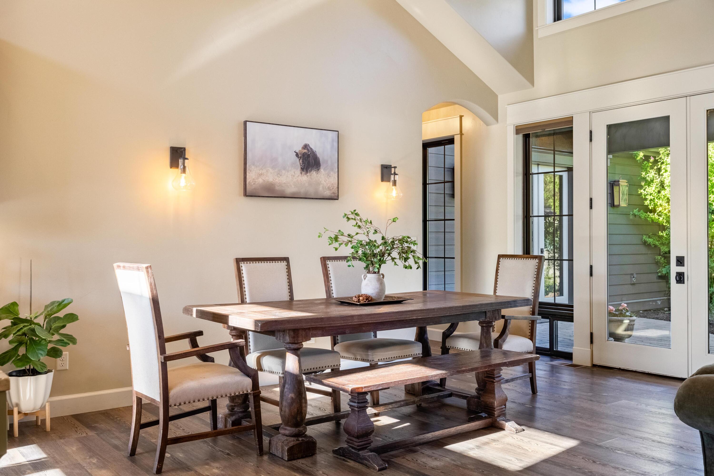 61016 SE Light Peak Drive