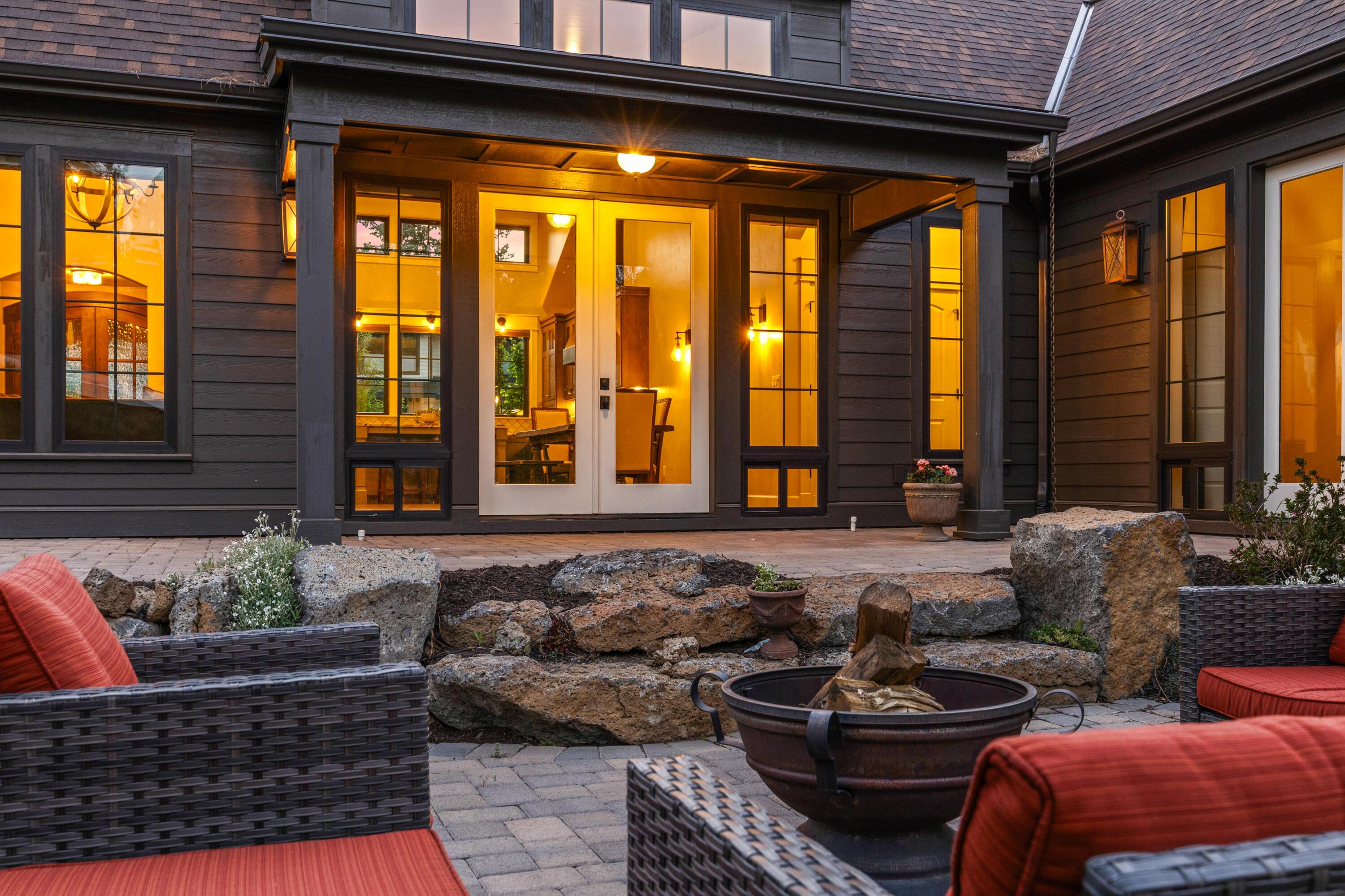 61016 SE Light Peak Drive
