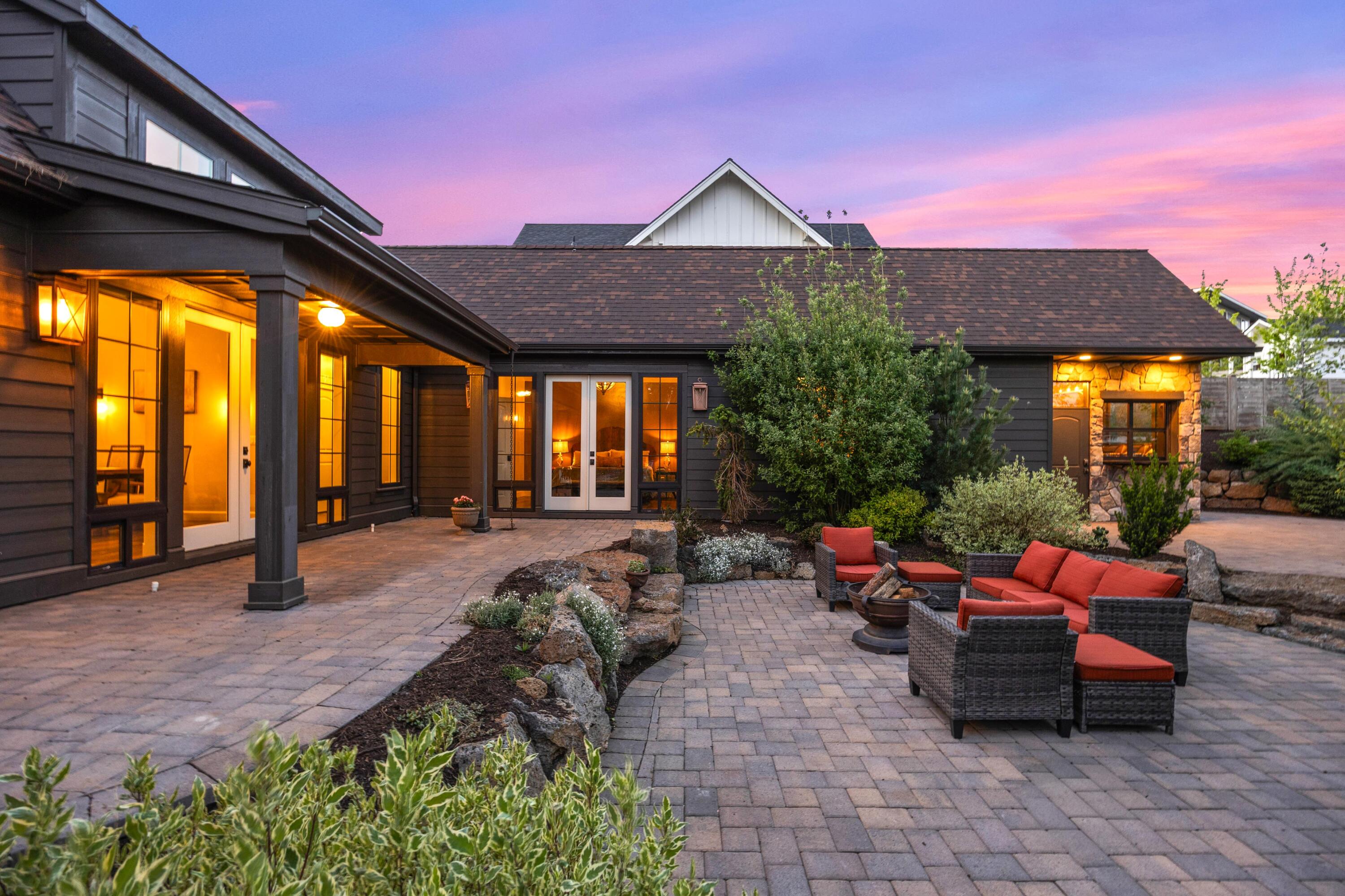61016 SE Light Peak Drive