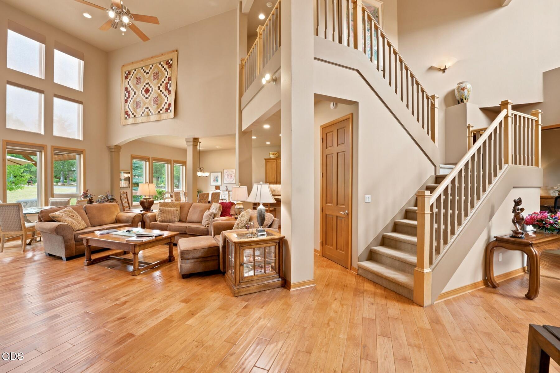 62028 Fall Creek Loop
