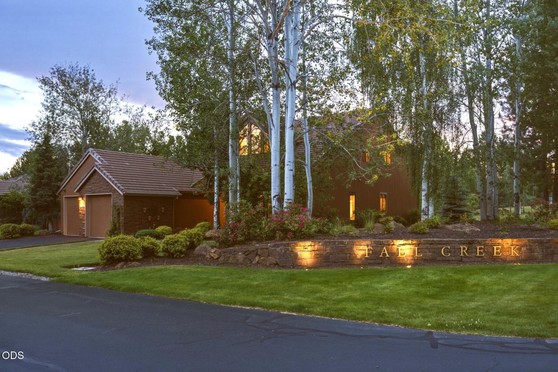 62028 Fall Creek Loop