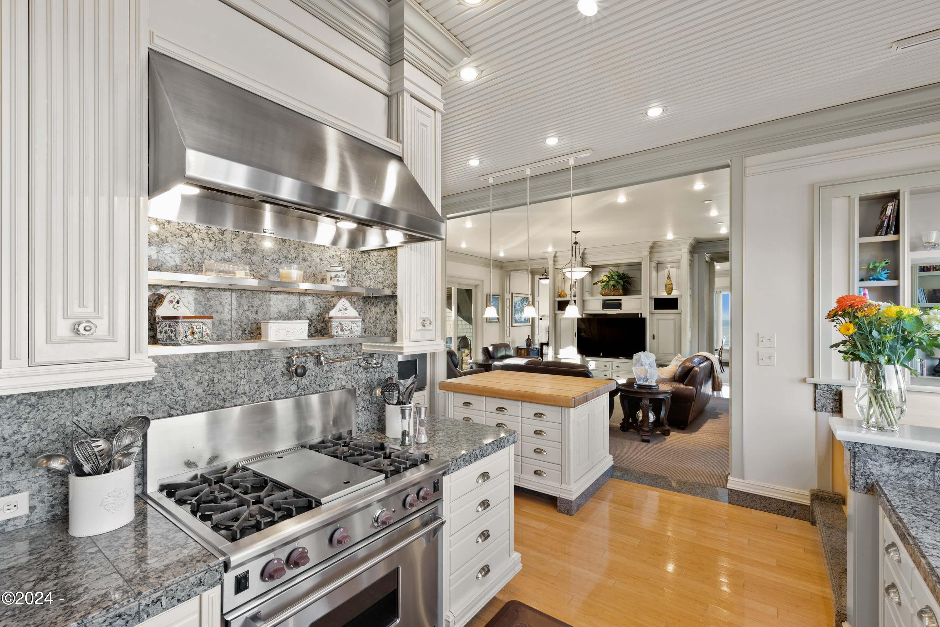 41900 Horizon View Avenue