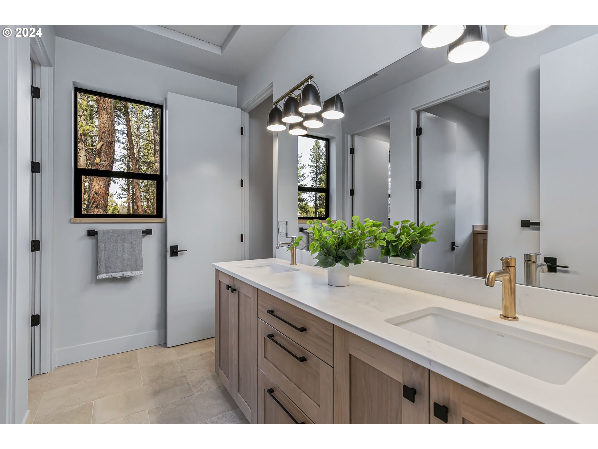 19560 BUCK CANYON RD