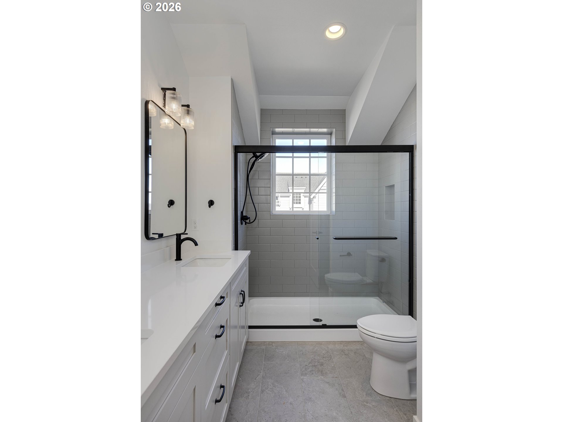 425 NE MOONWAKE LN 18