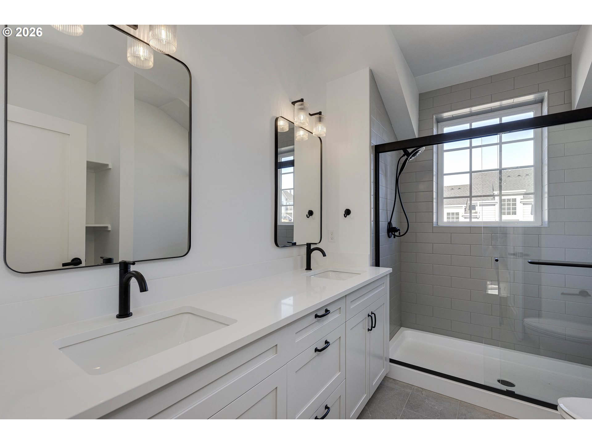 425 NE MOONWAKE LN 18