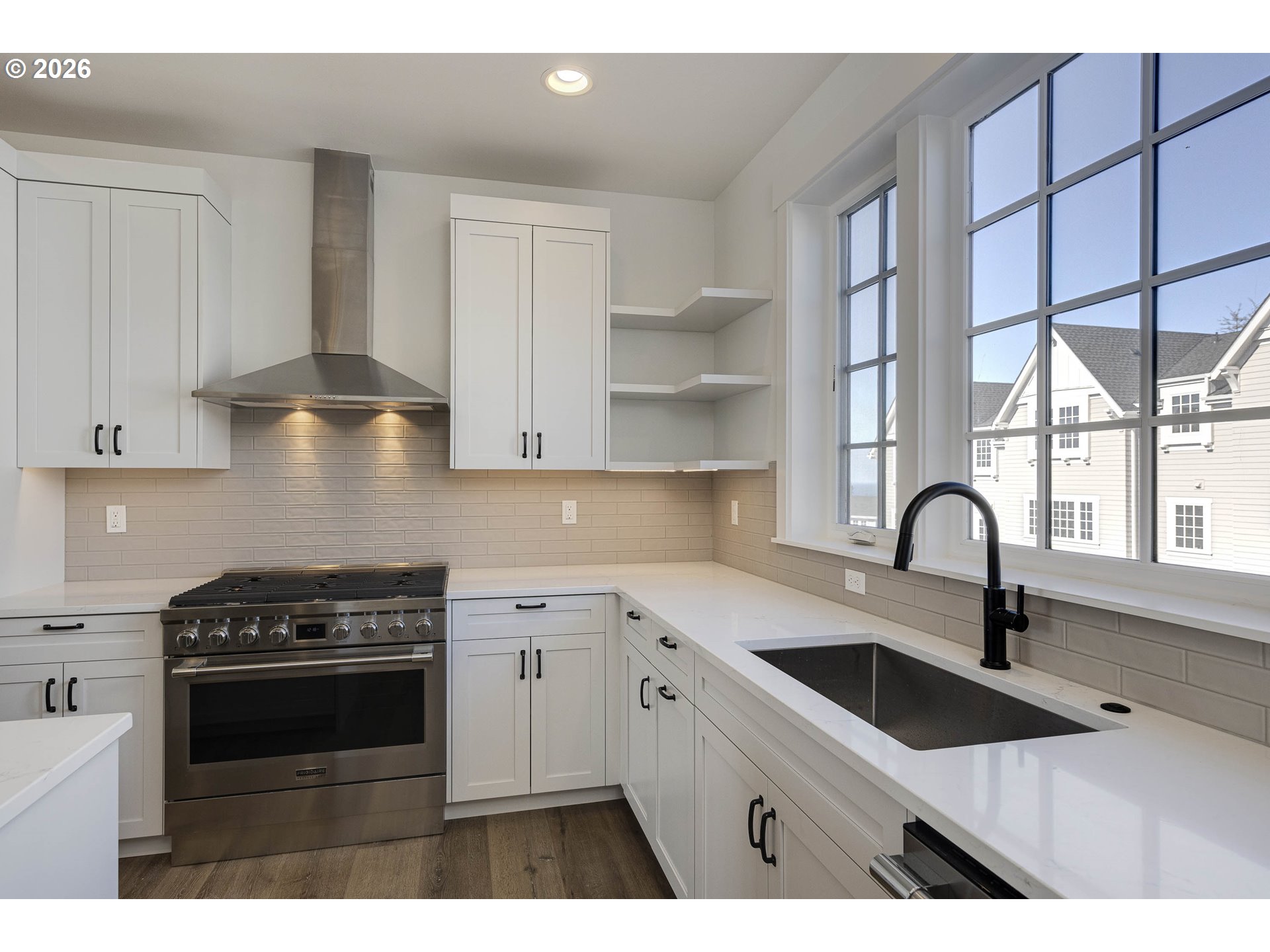 425 NE MOONWAKE LN 18