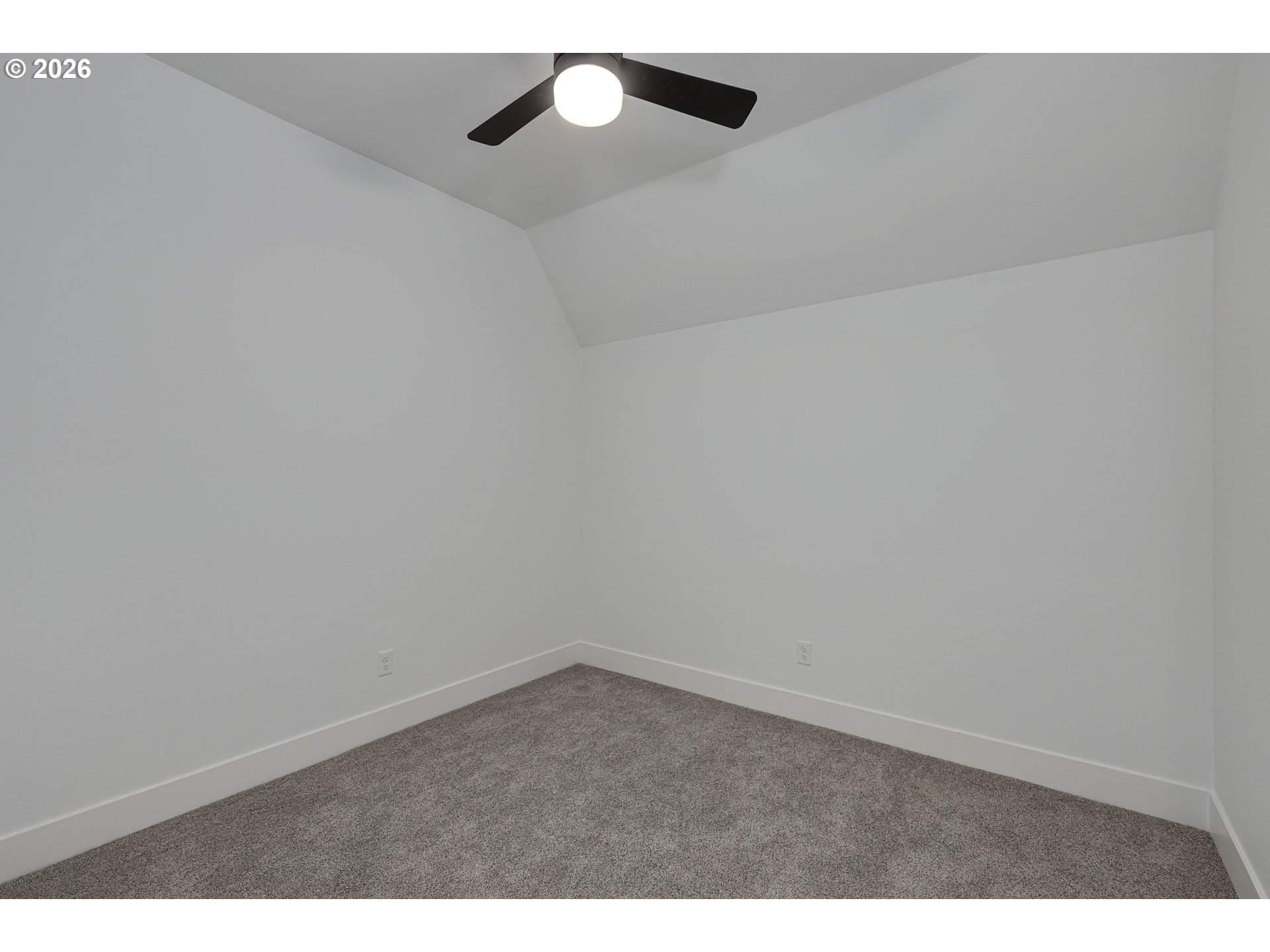 425 NE MOONWAKE LN 18