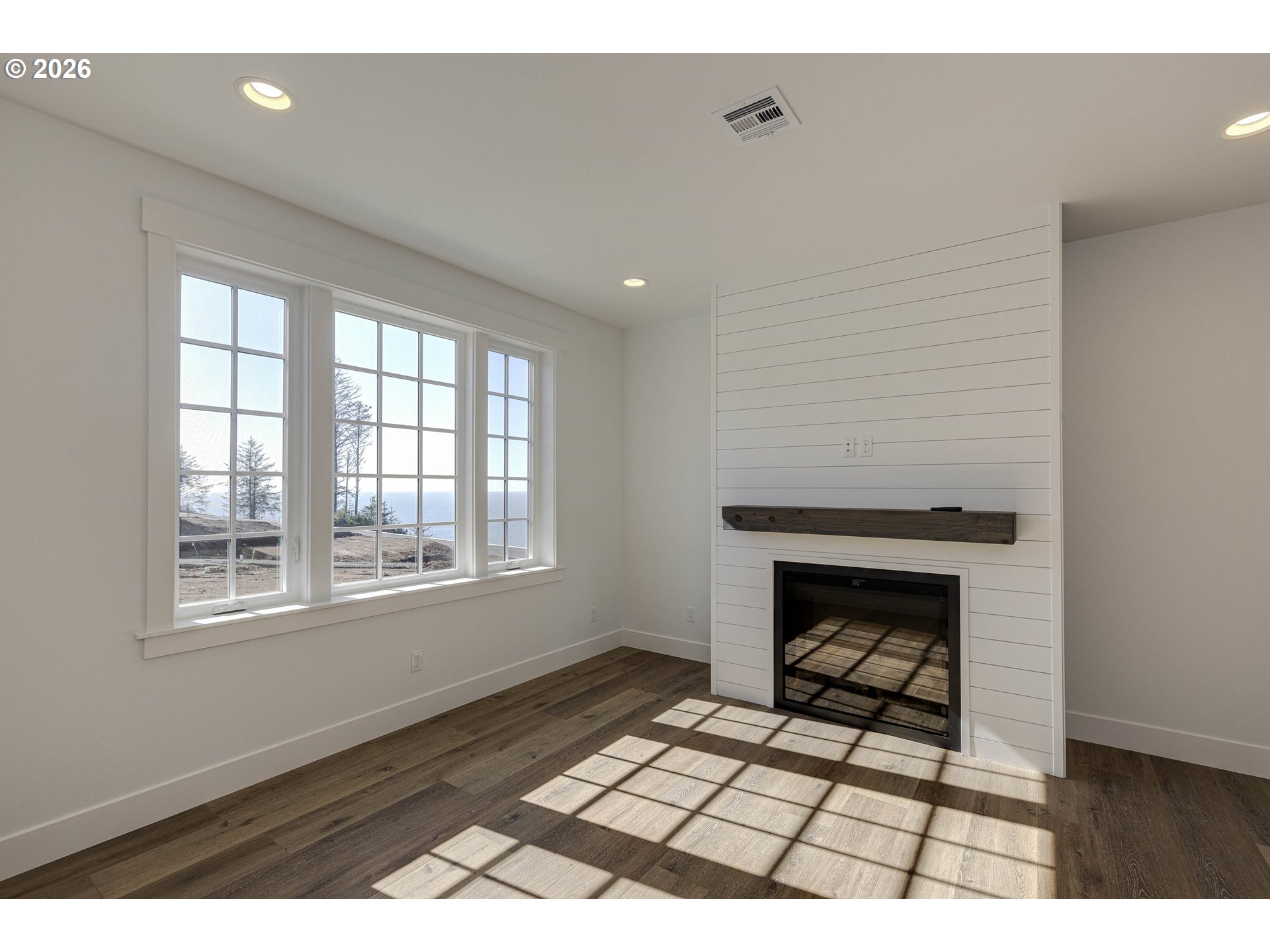 425 NE MOONWAKE LN 18