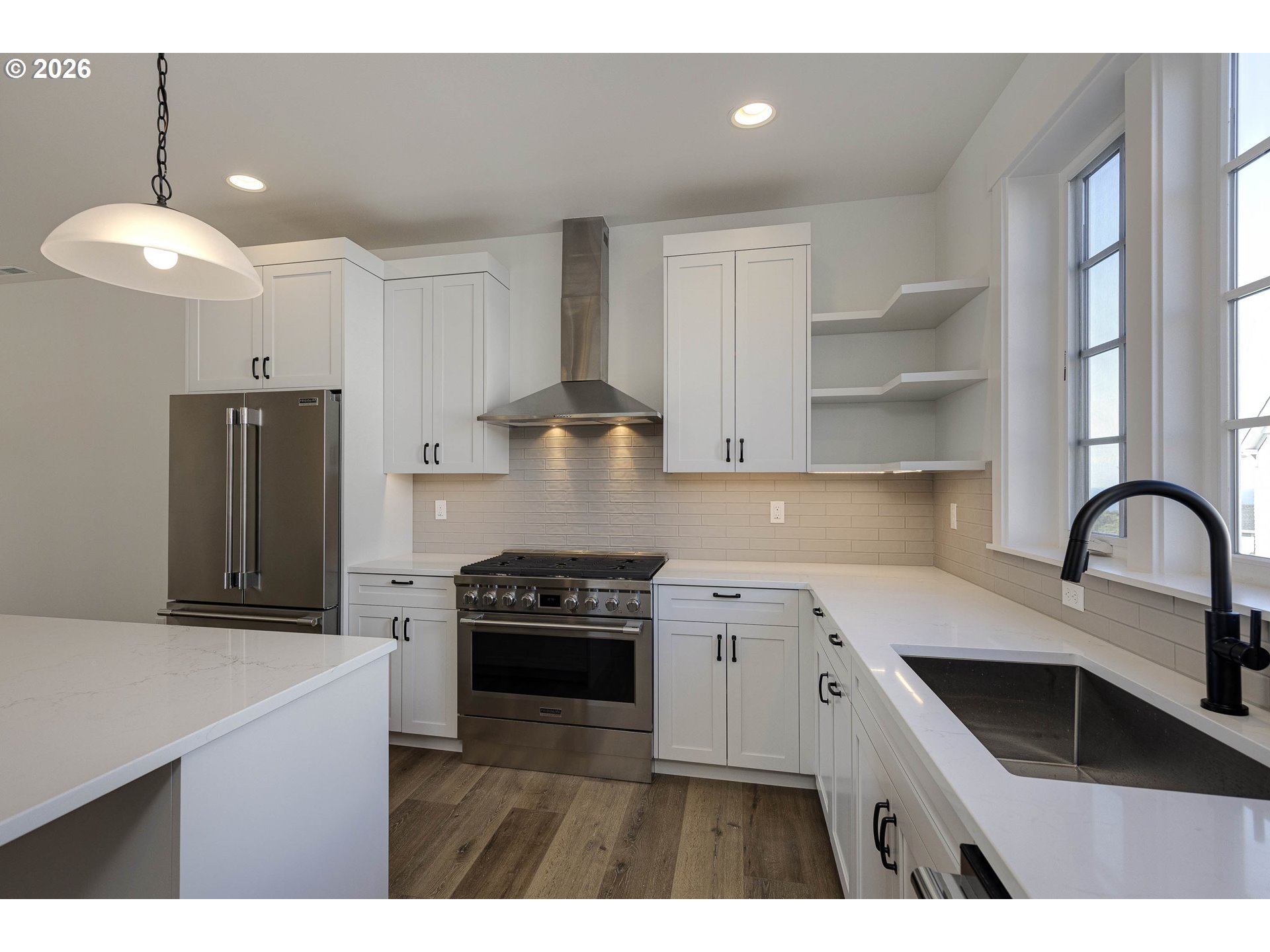 425 NE MOONWAKE LN 18