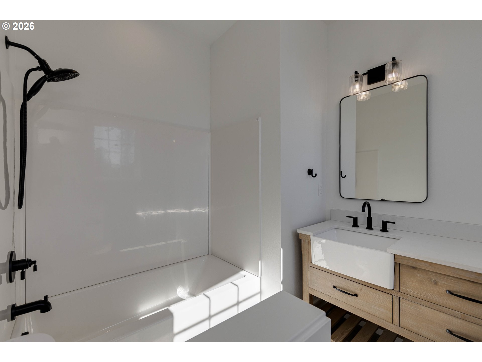 425 NE MOONWAKE LN 18