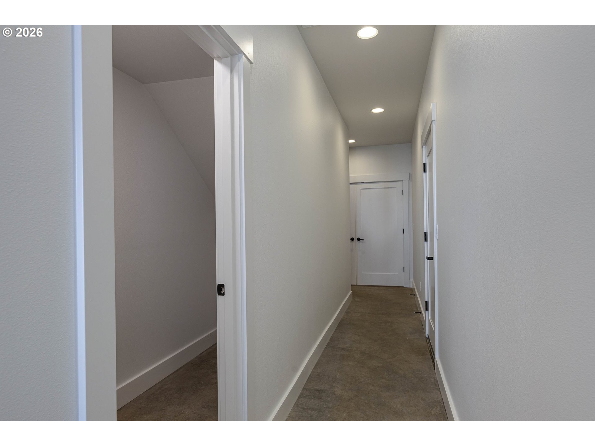 425 NE MOONWAKE LN 18