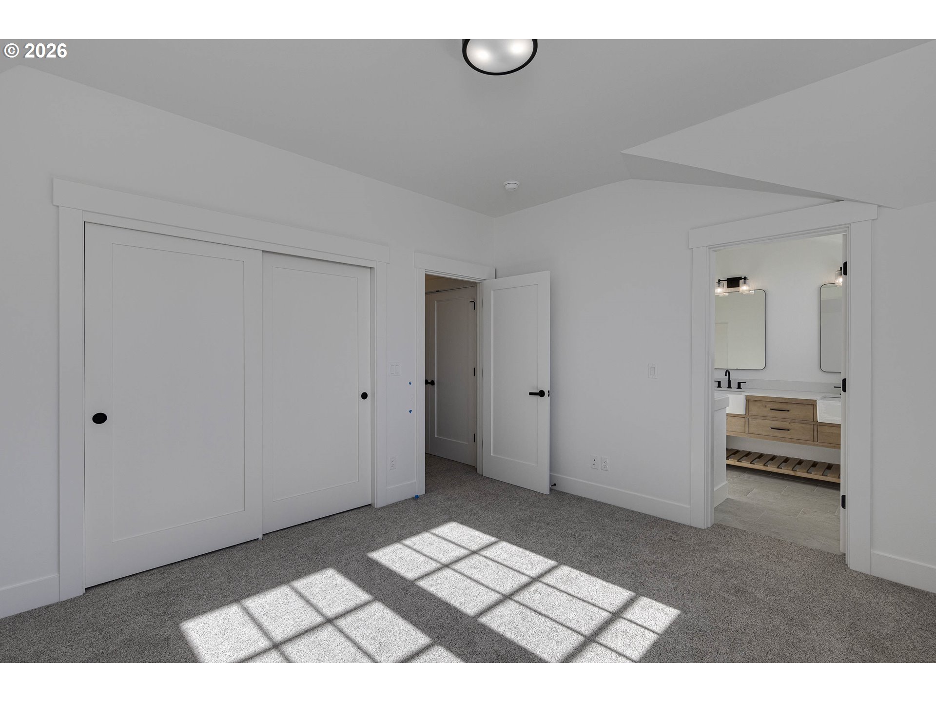 425 NE MOONWAKE LN 18