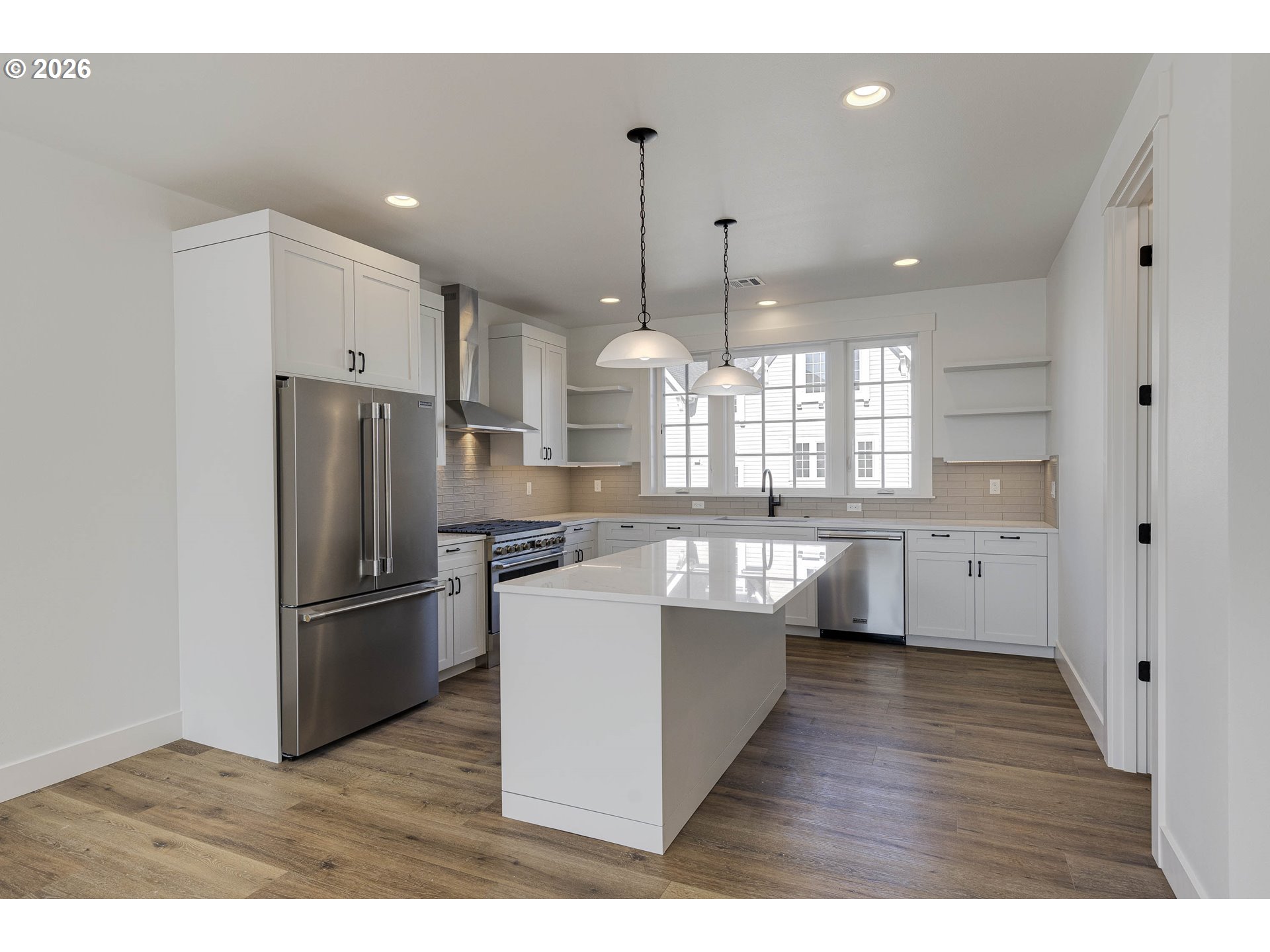 425 NE MOONWAKE LN 18