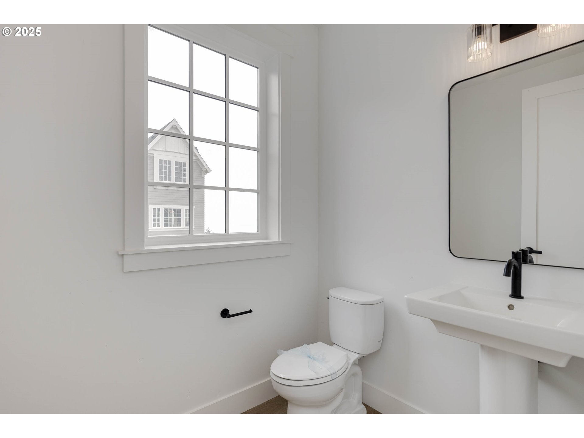 1128 NE SEASCAPE AVE