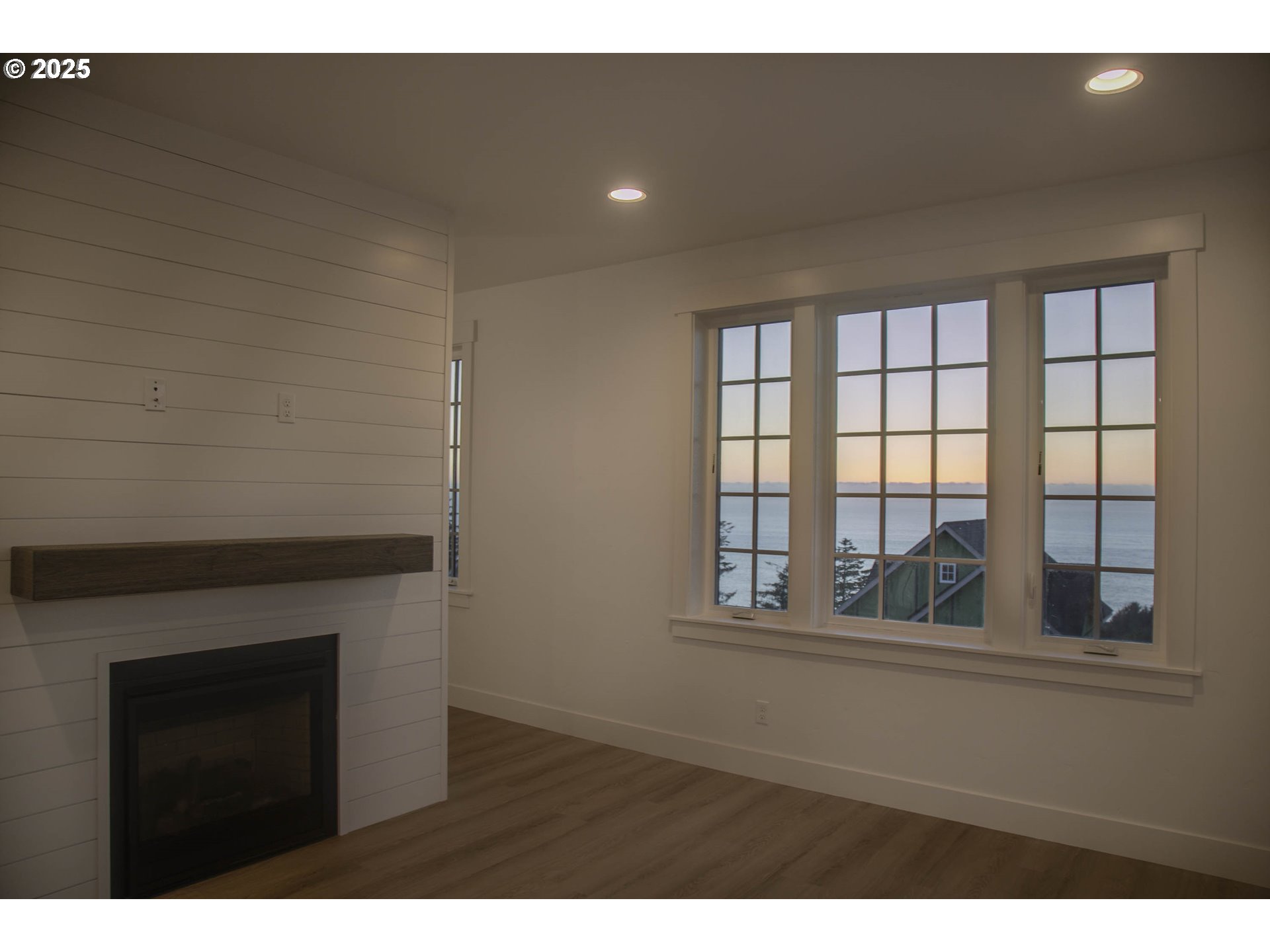 1128 NE SEASCAPE AVE