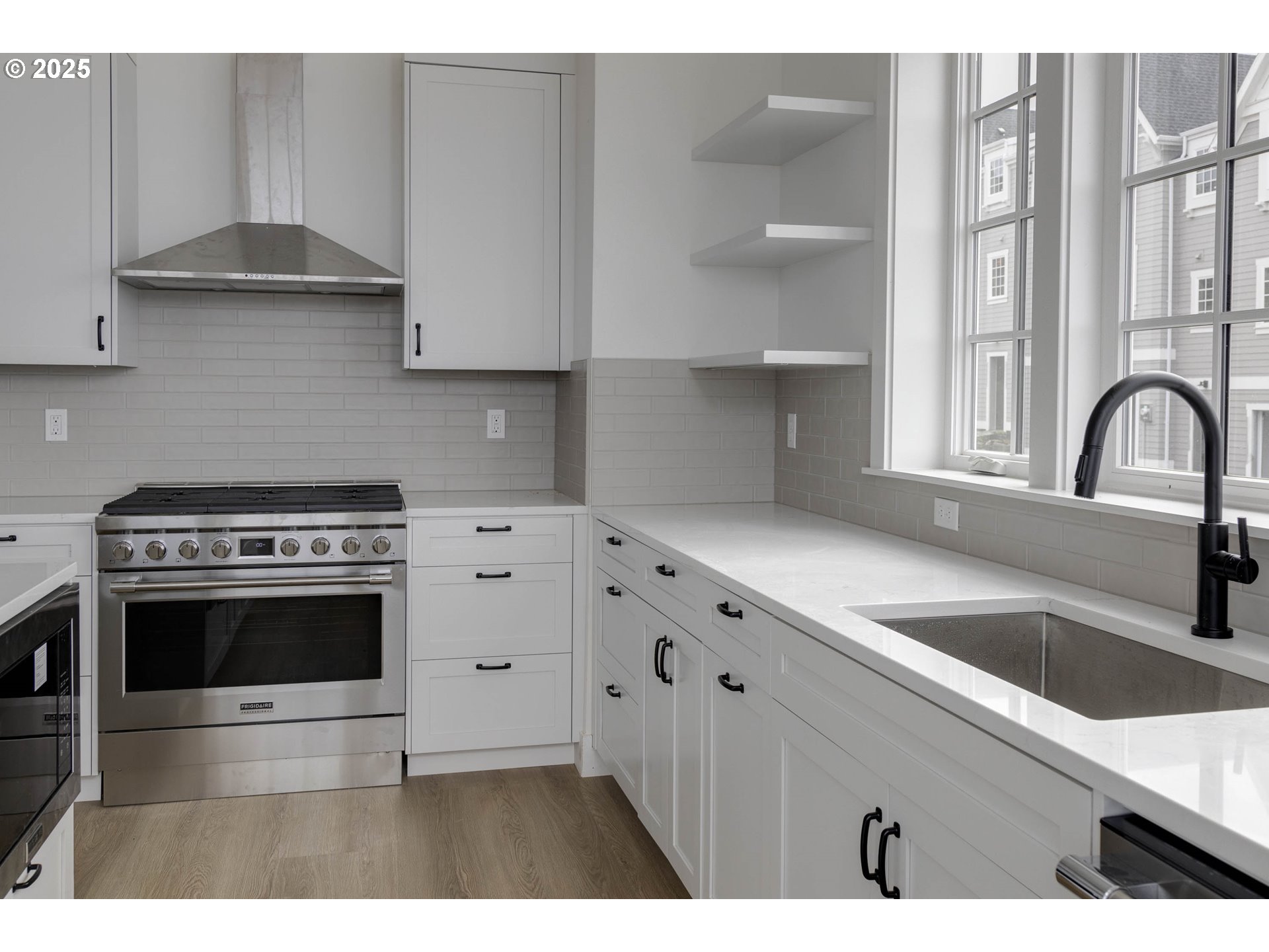 1128 NE SEASCAPE AVE