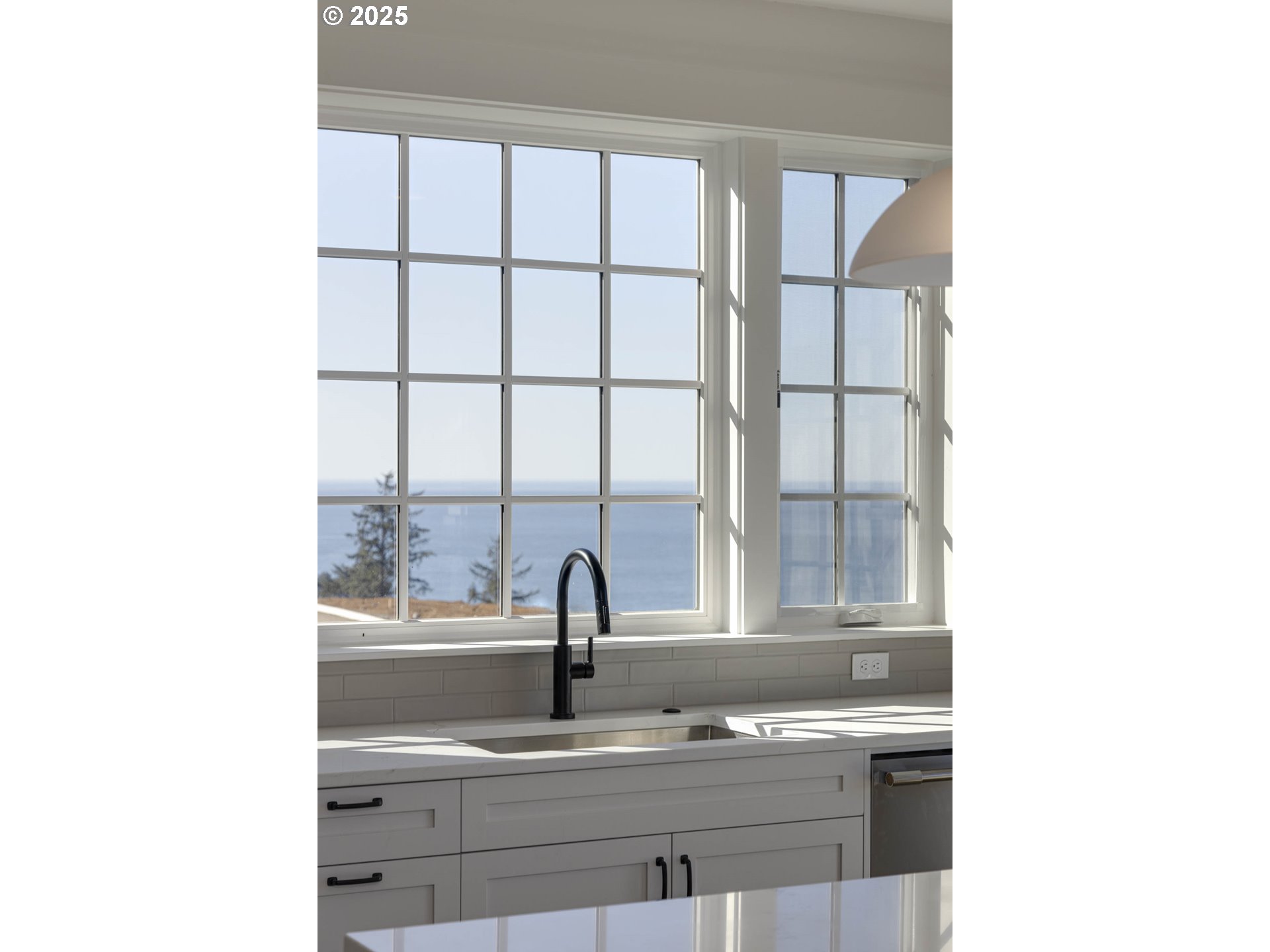 1128 NE SEASCAPE AVE