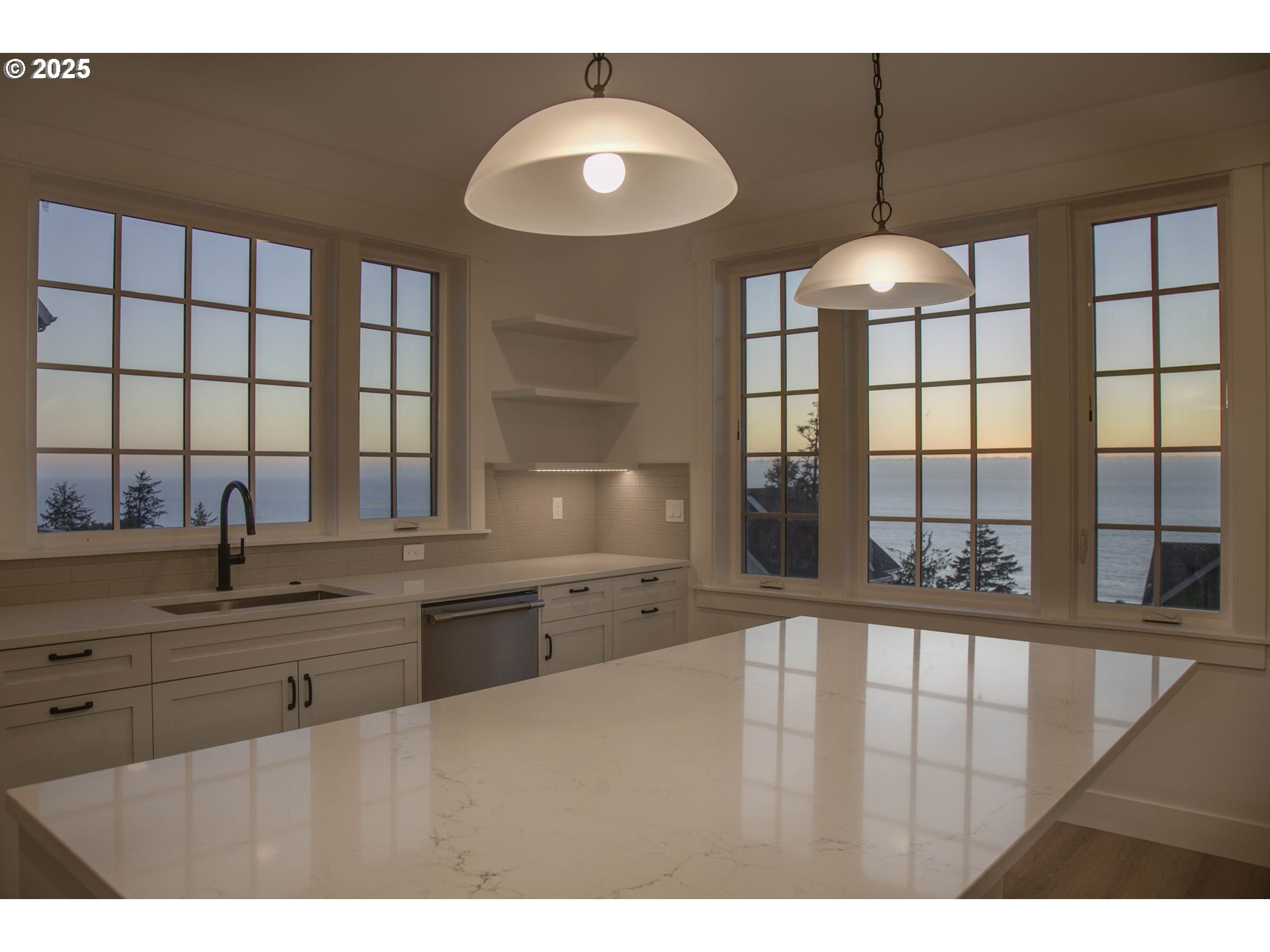 1128 NE SEASCAPE AVE