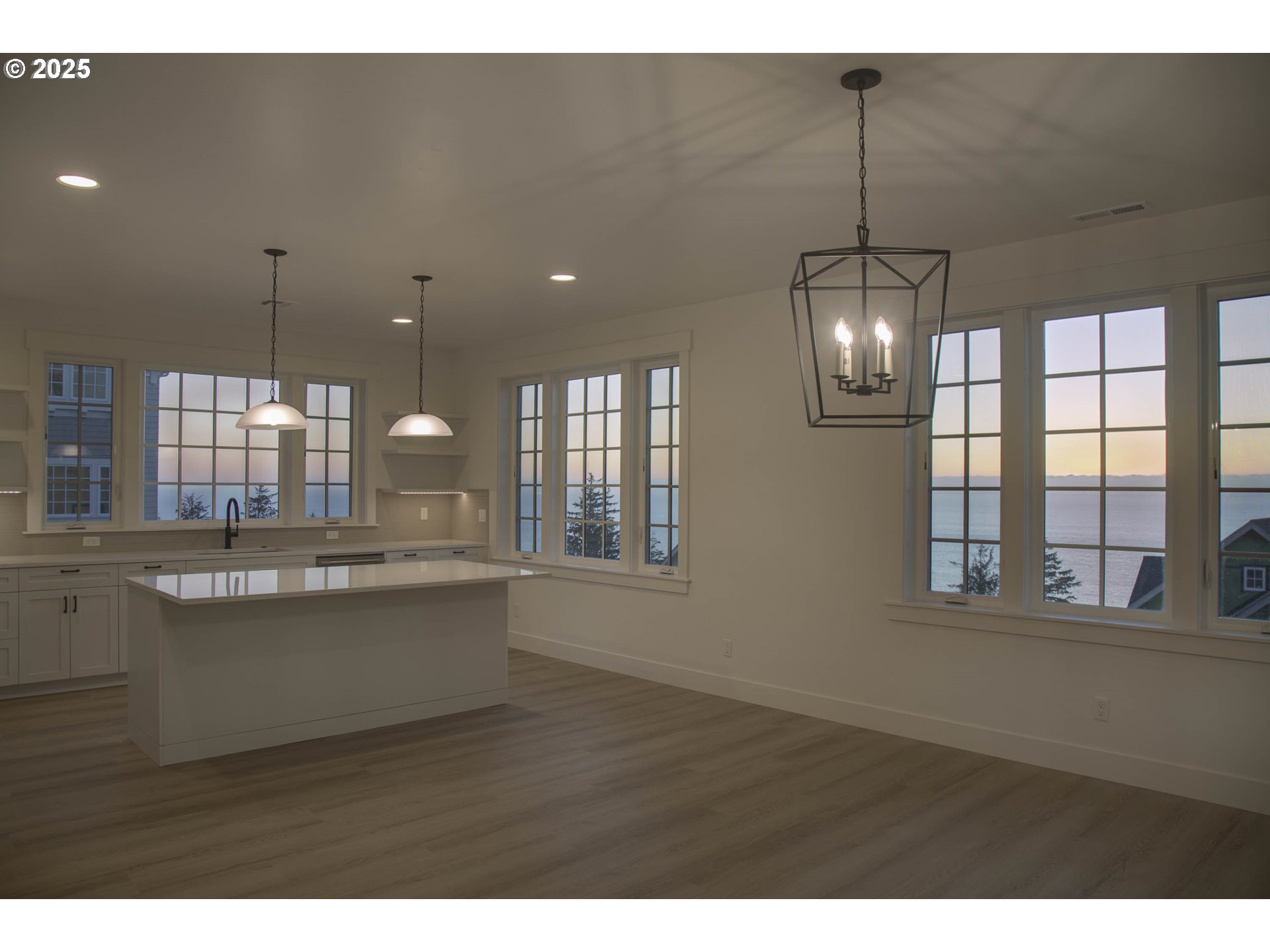 1128 NE SEASCAPE AVE