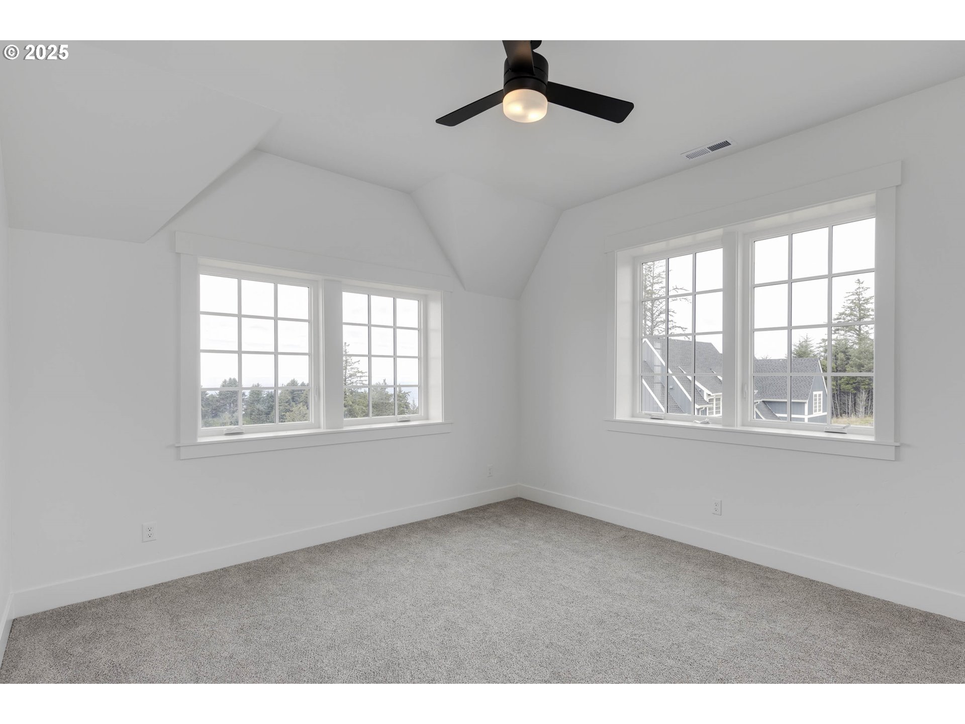 1128 NE SEASCAPE AVE