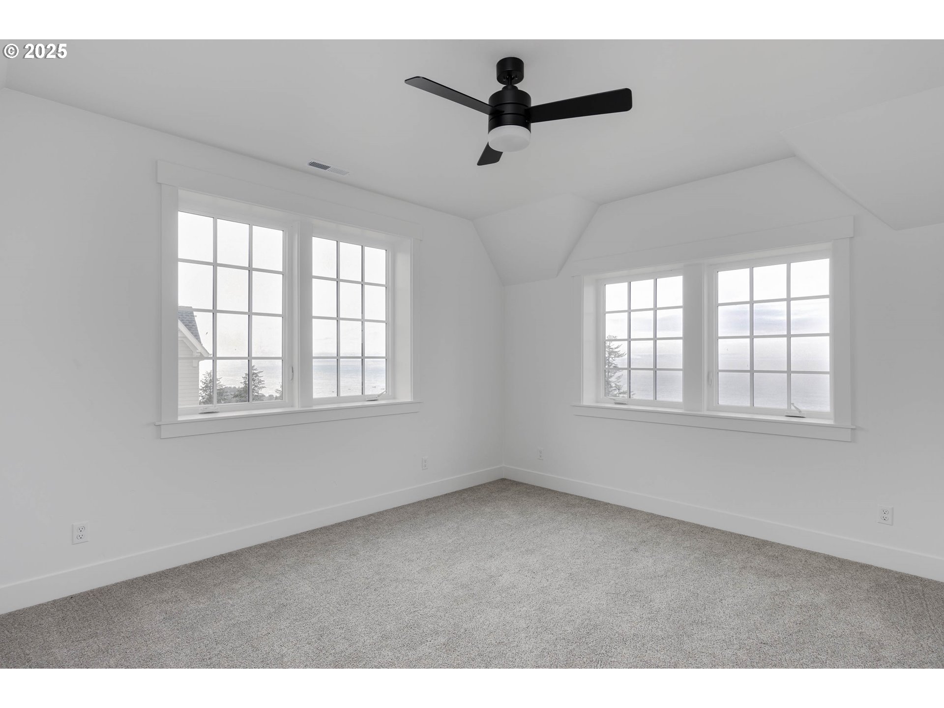 1128 NE SEASCAPE AVE