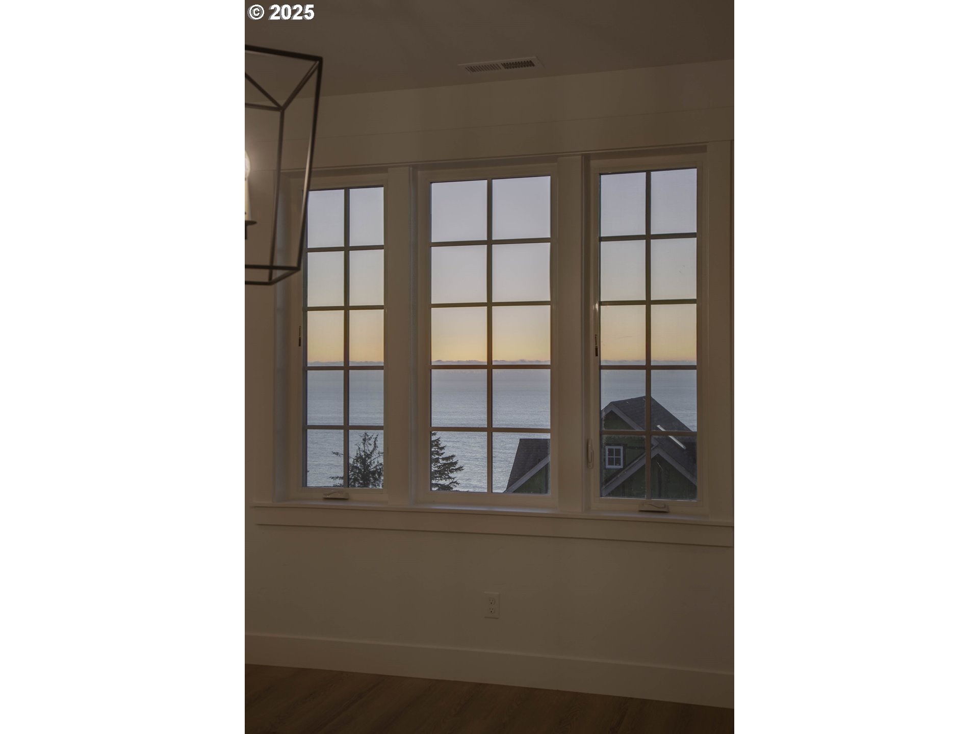 1128 NE SEASCAPE AVE