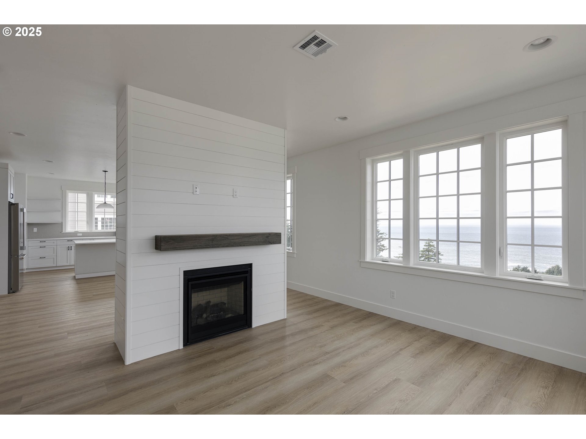 1128 NE SEASCAPE AVE