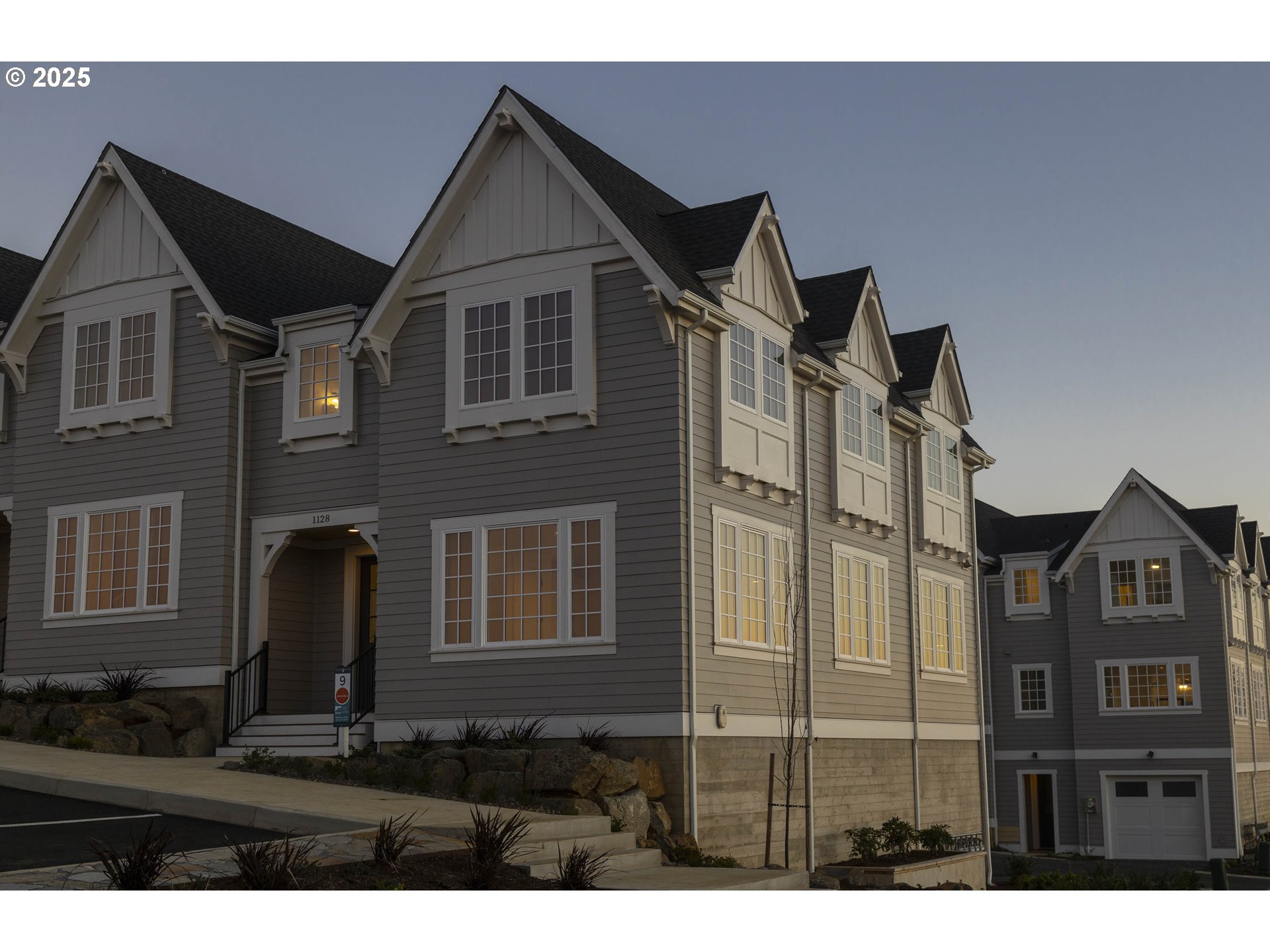 1128 NE SEASCAPE AVE