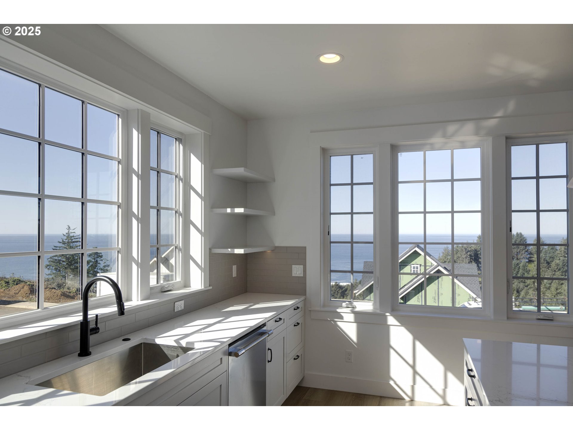 1128 NE SEASCAPE AVE