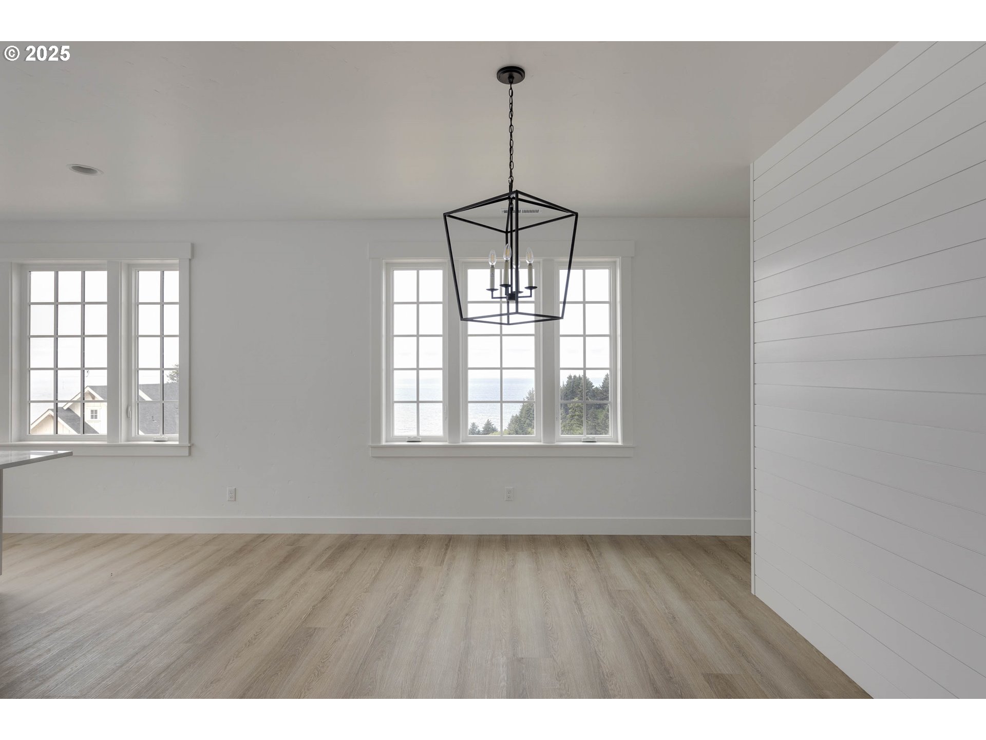 1128 NE SEASCAPE AVE