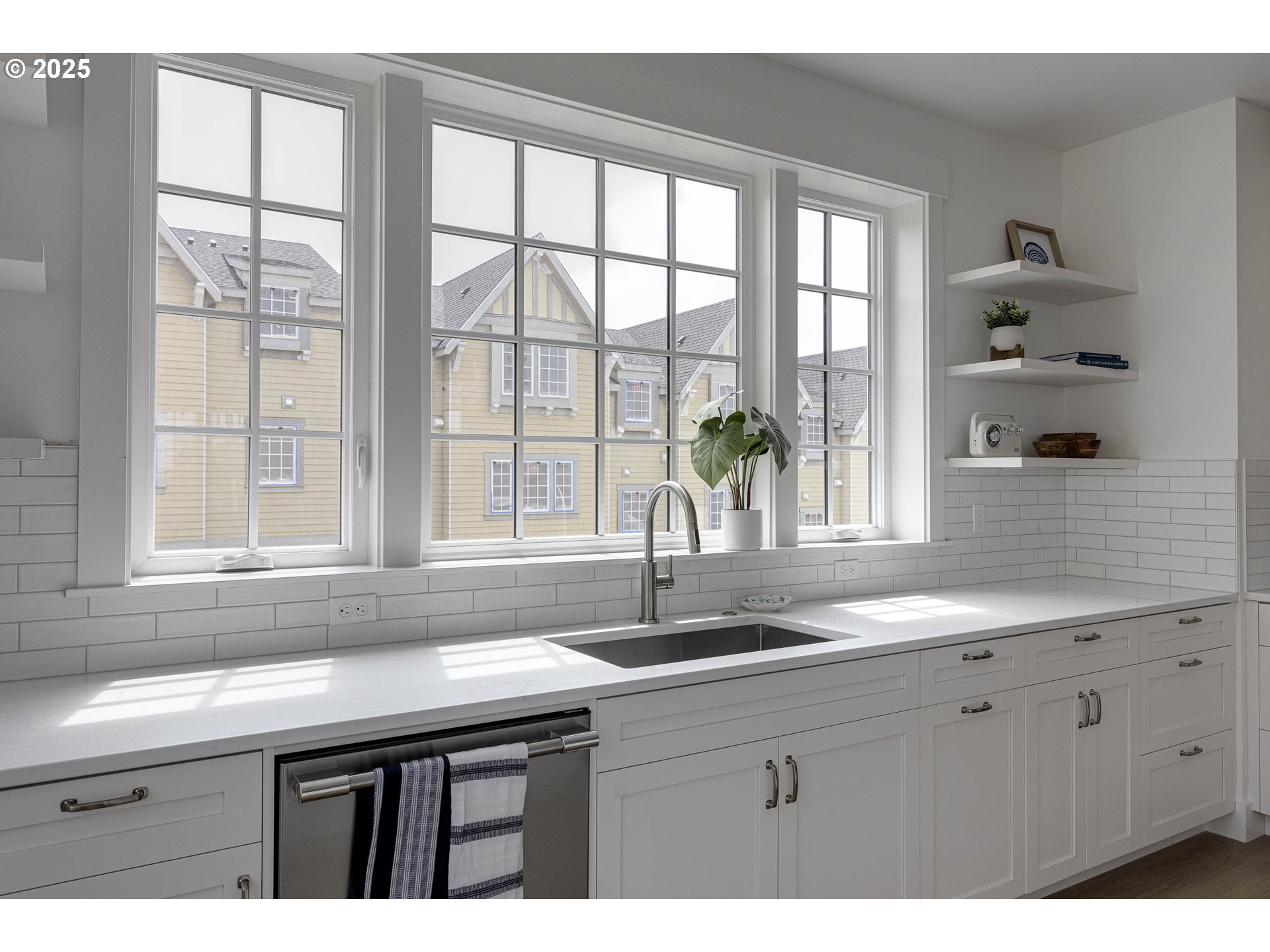 419 NE MOONWAKE LN 17