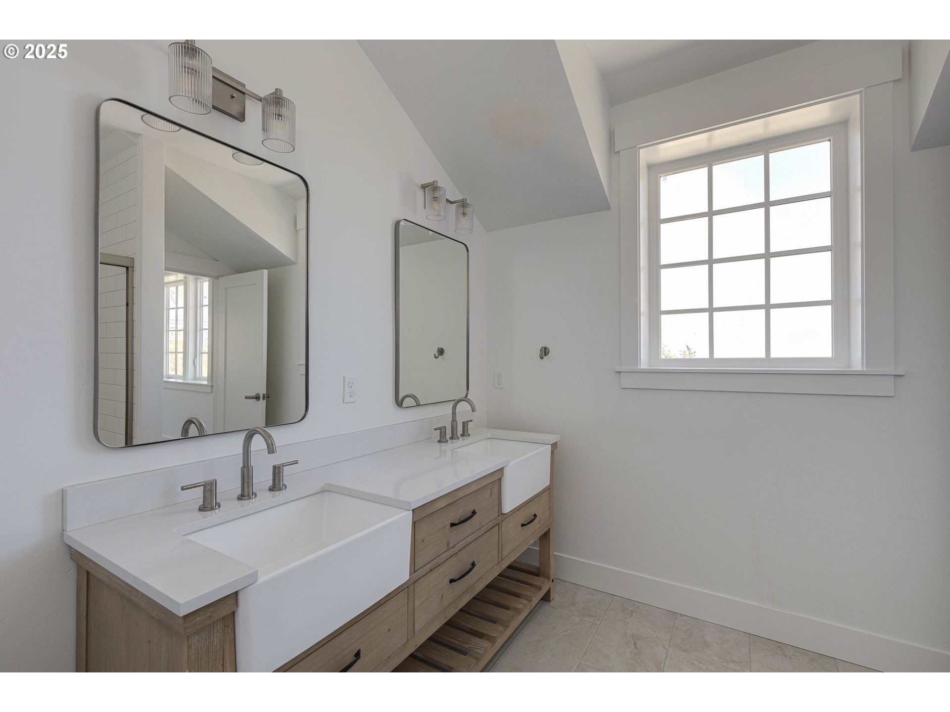 419 NE MOONWAKE LN 17