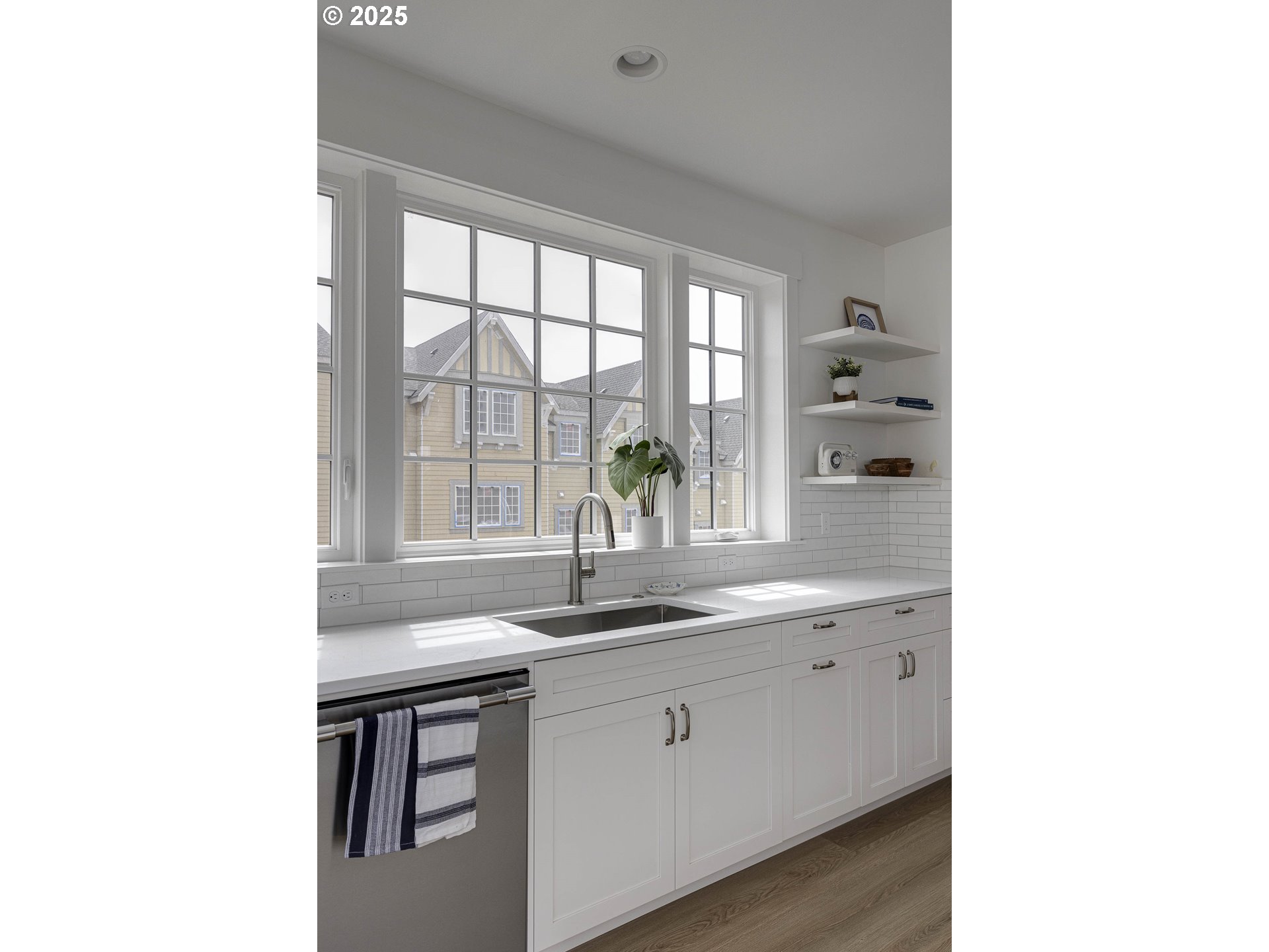 419 NE MOONWAKE LN 17