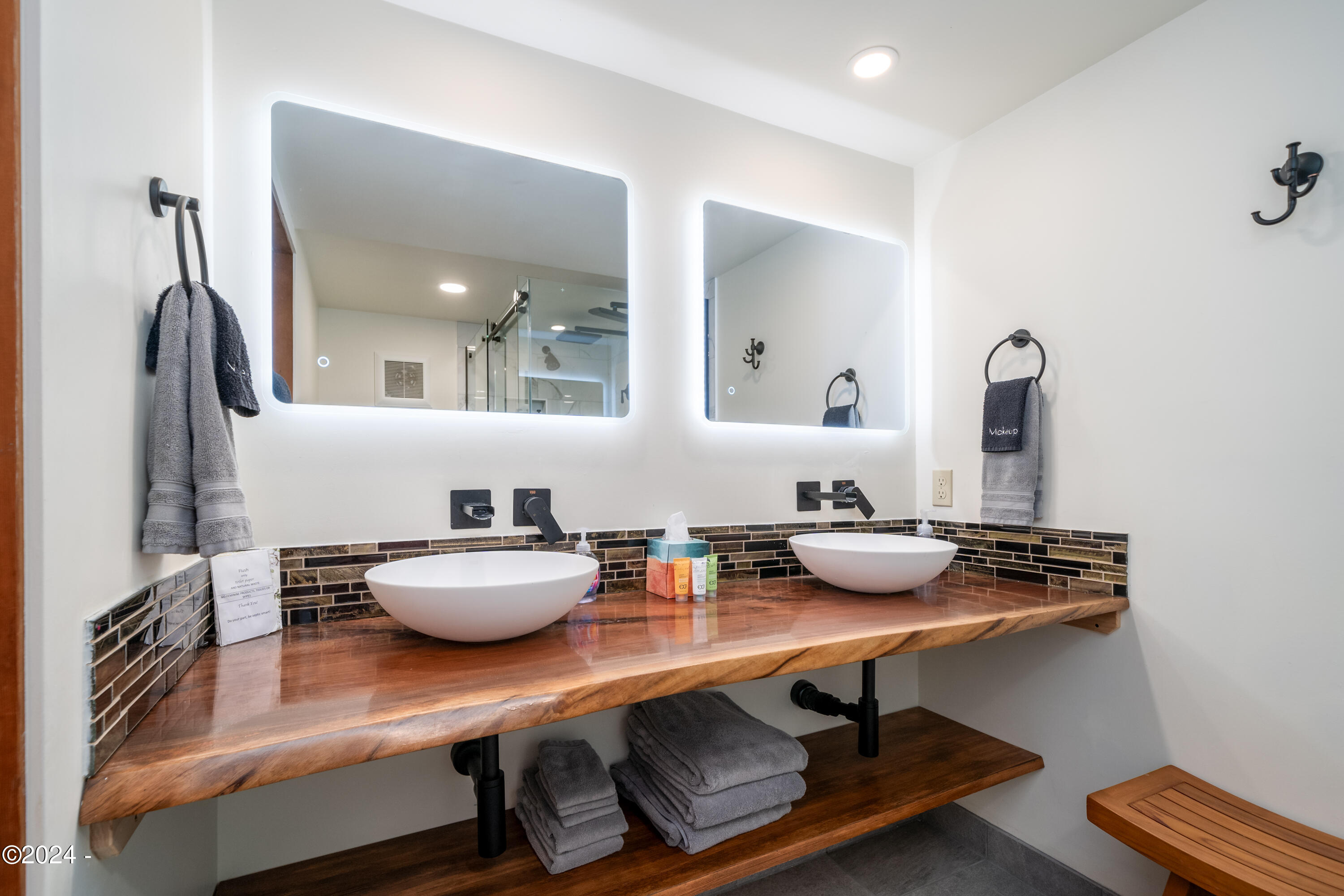 2555 Four Creeks Road