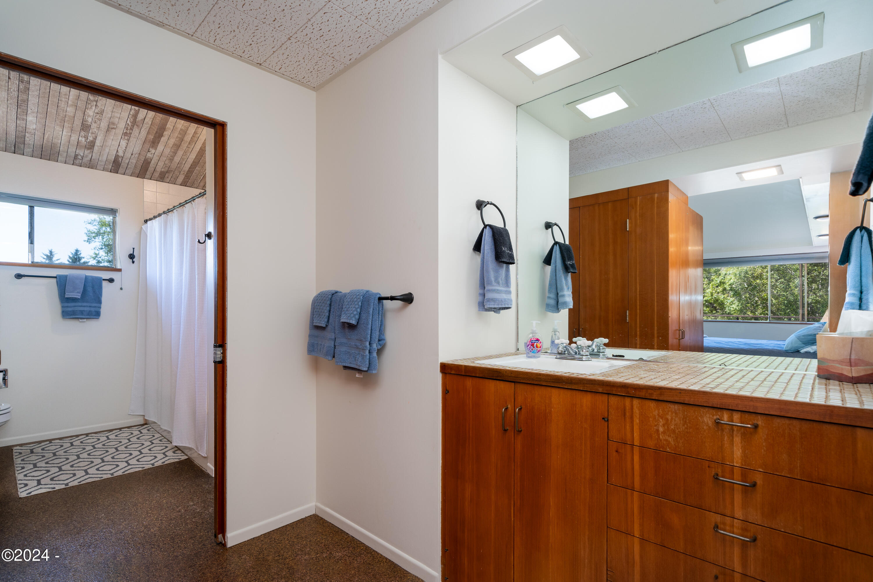 2555 Four Creeks Road