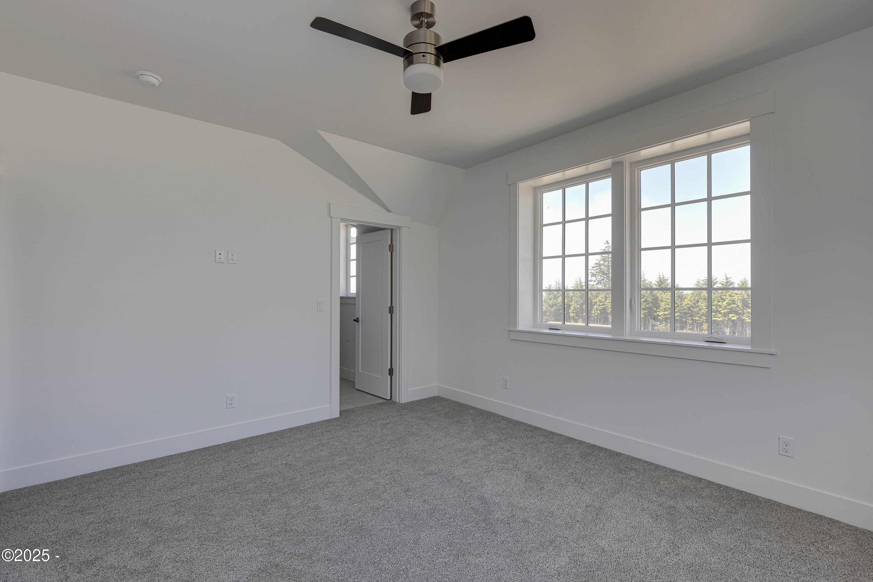 1152 NE Seascape Avenue, 13