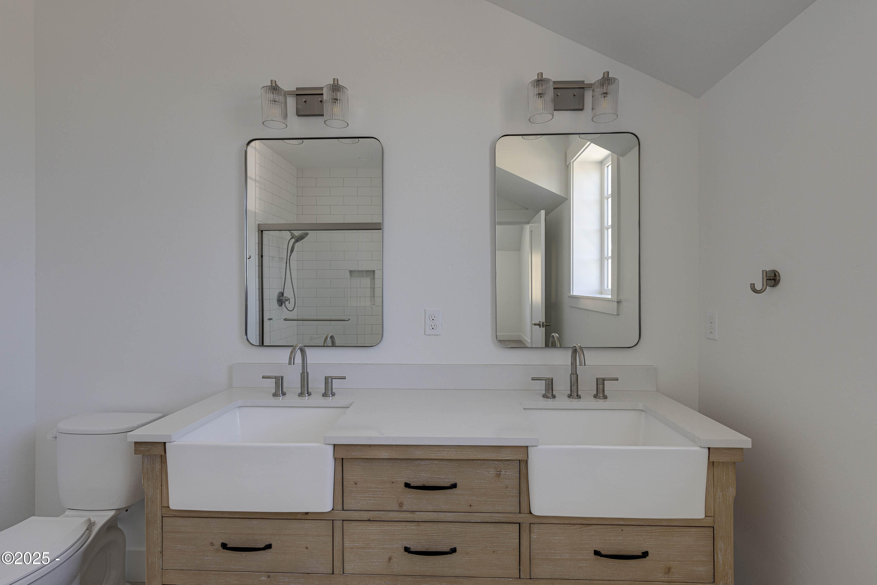 1152 NE Seascape Avenue, 13