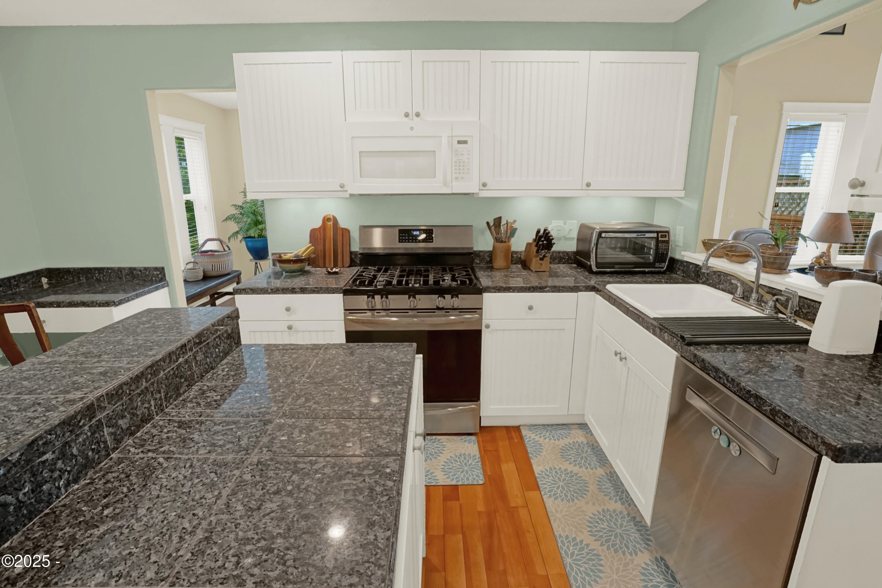 2146 NW Jetty Avenue