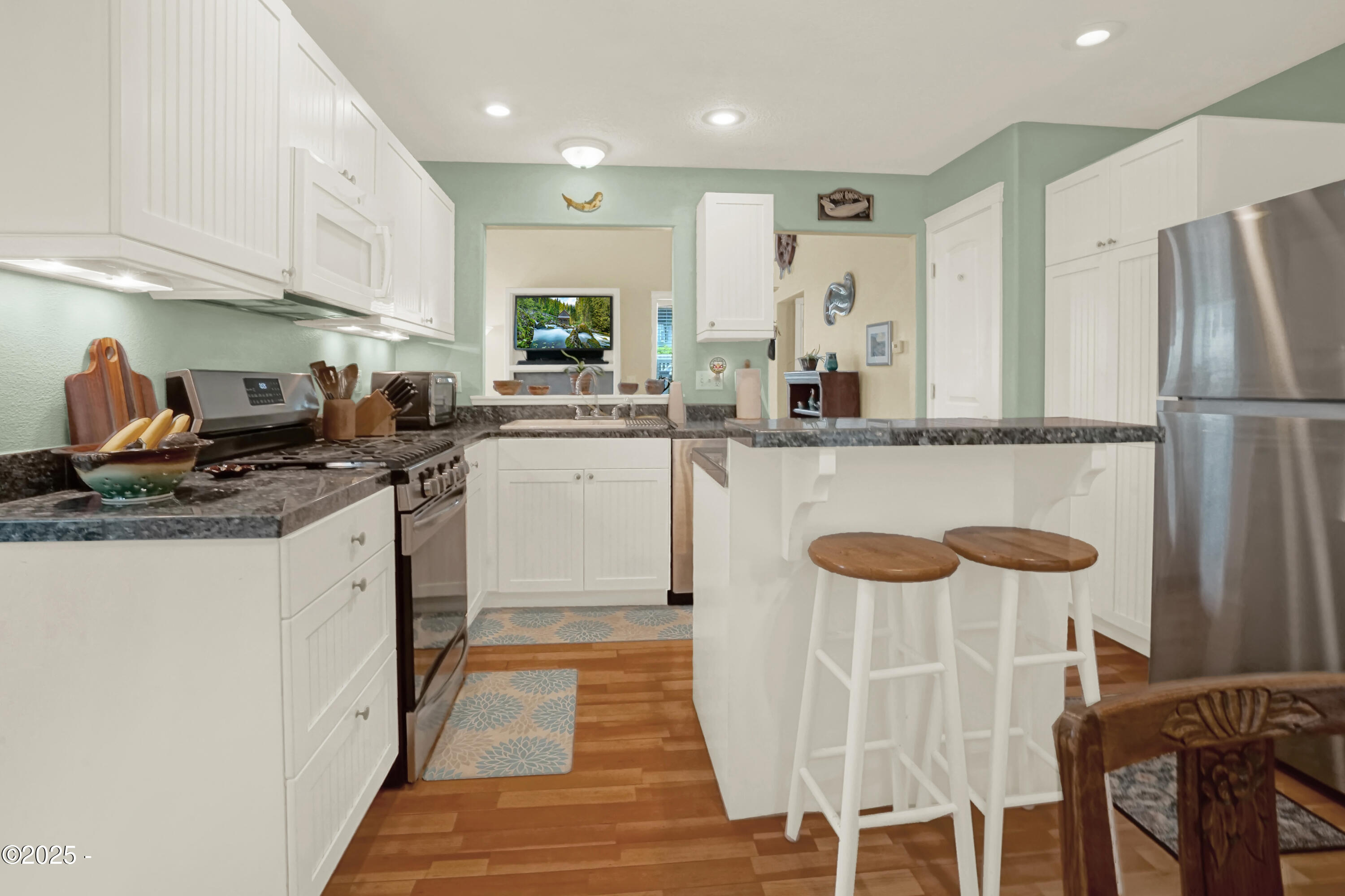 2146 NW Jetty Avenue