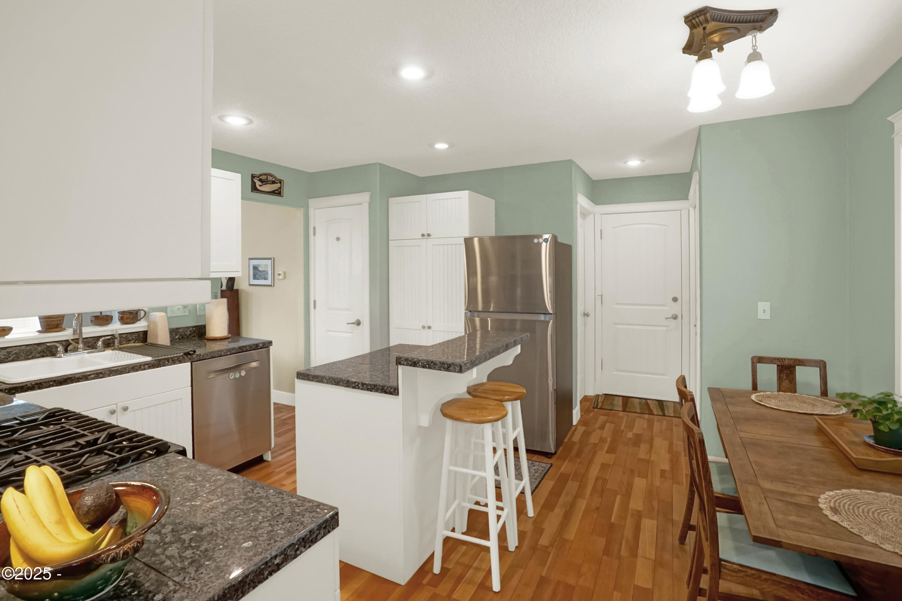 2146 NW Jetty Avenue