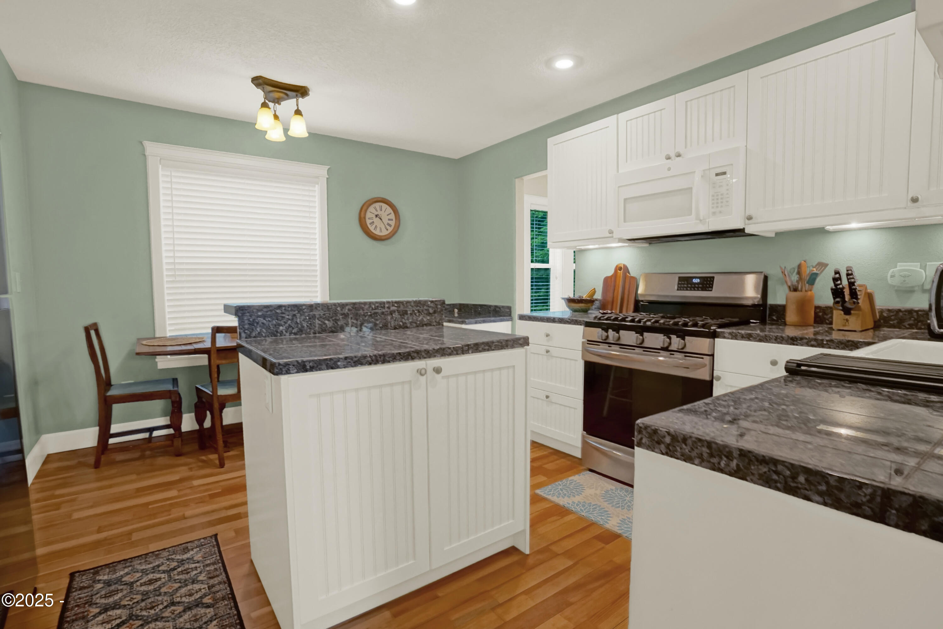 2146 NW Jetty Avenue